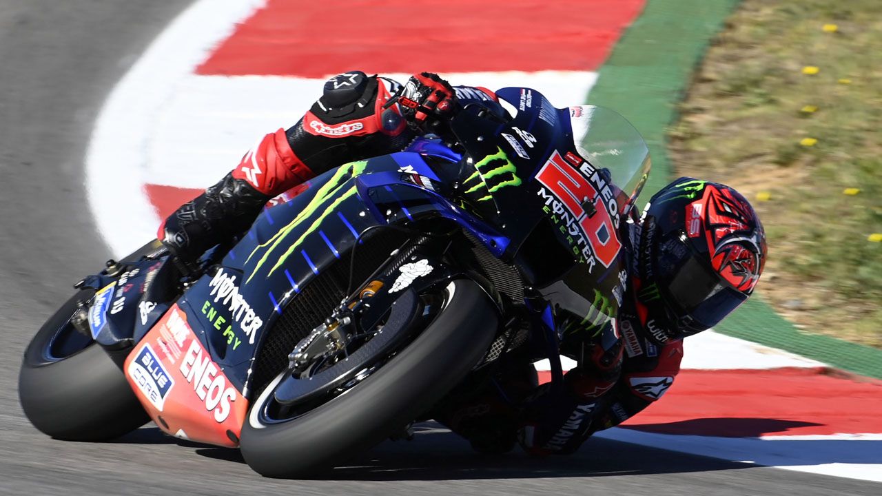 Fabio Quartararo luce el título de MotoGP en Portimao. Fuente: Gold & Goose