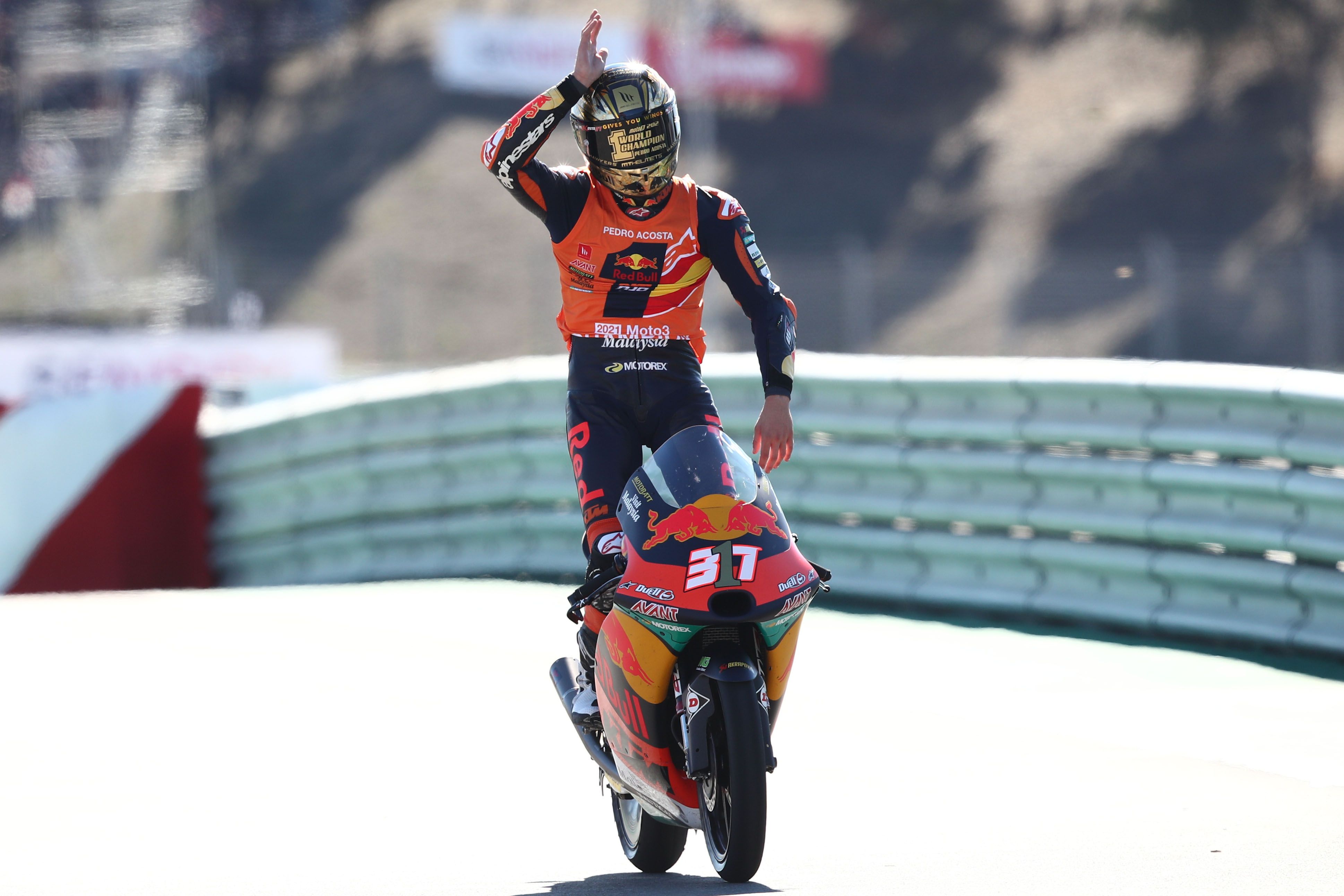 Victoria y título para Pedro Acosta en Portimao