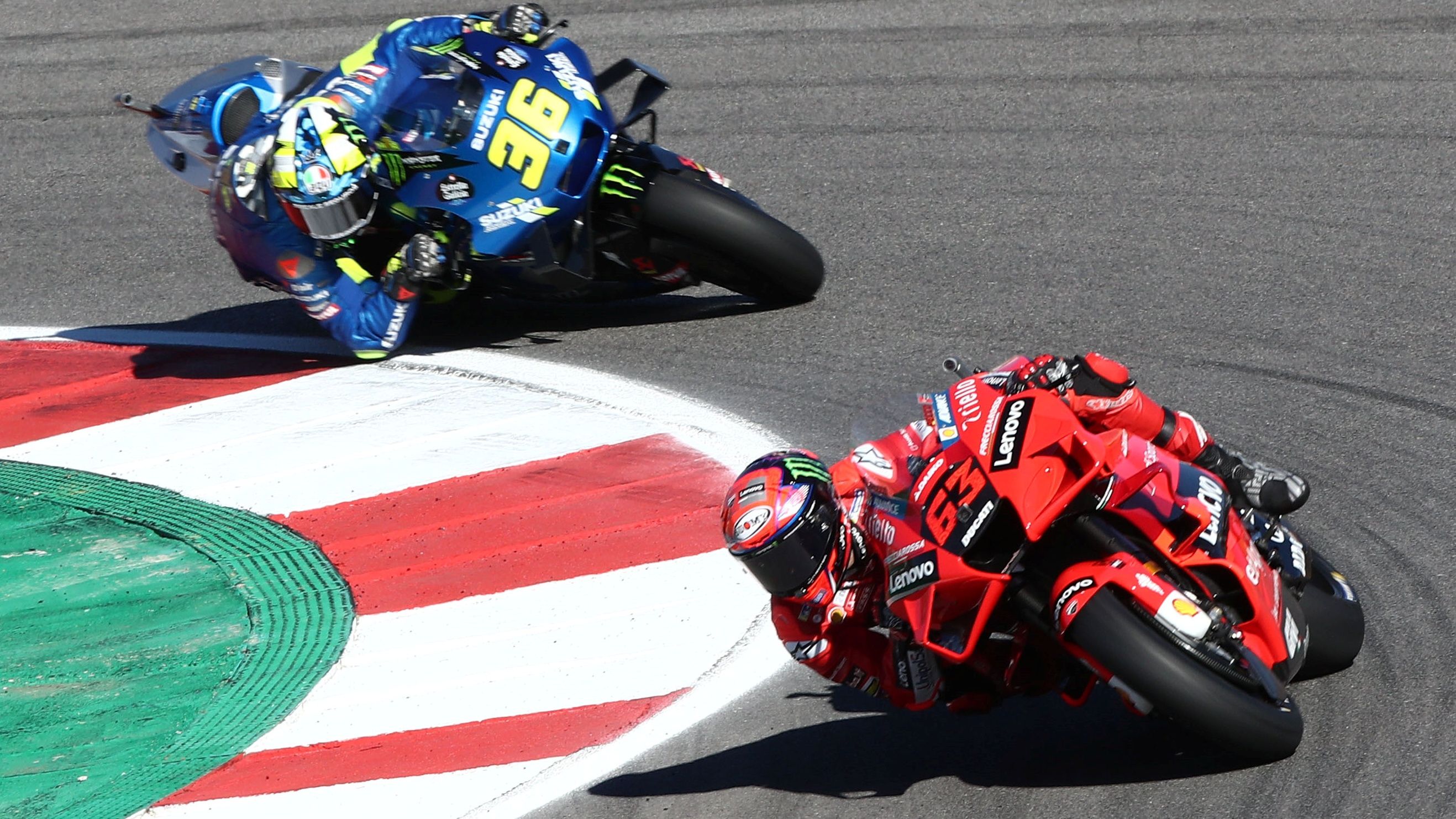 Pecco Bagnaia ha ganado en Portimao ante Joan Mir