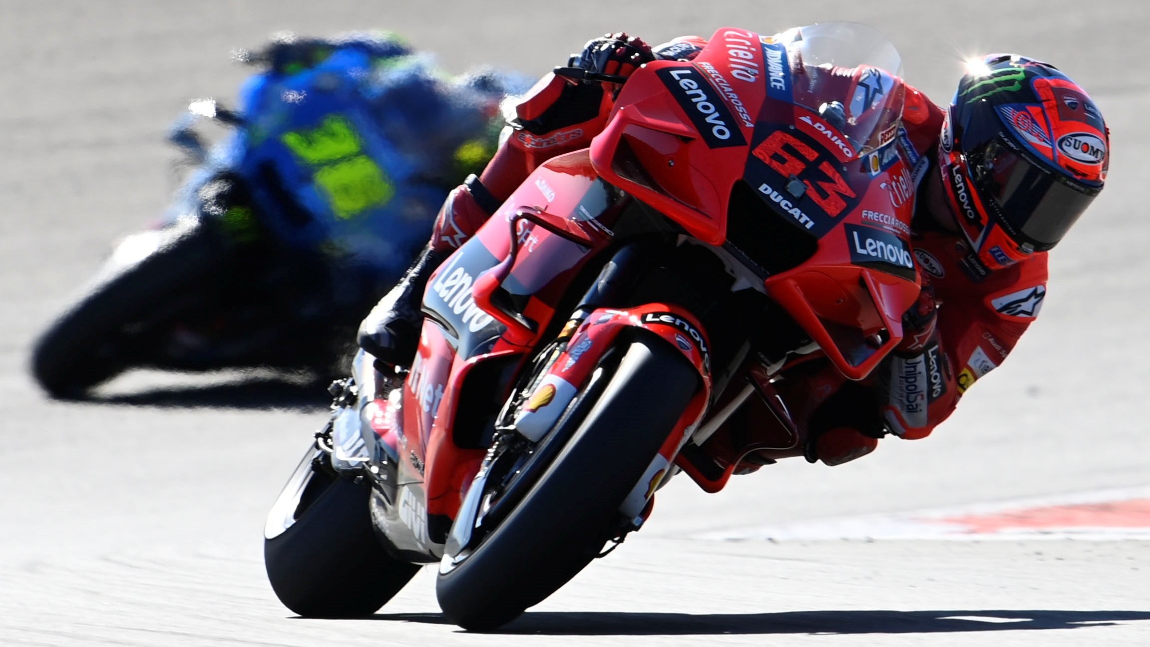 Pecco Bagnaia se escapa de Joan Mir en Algarve