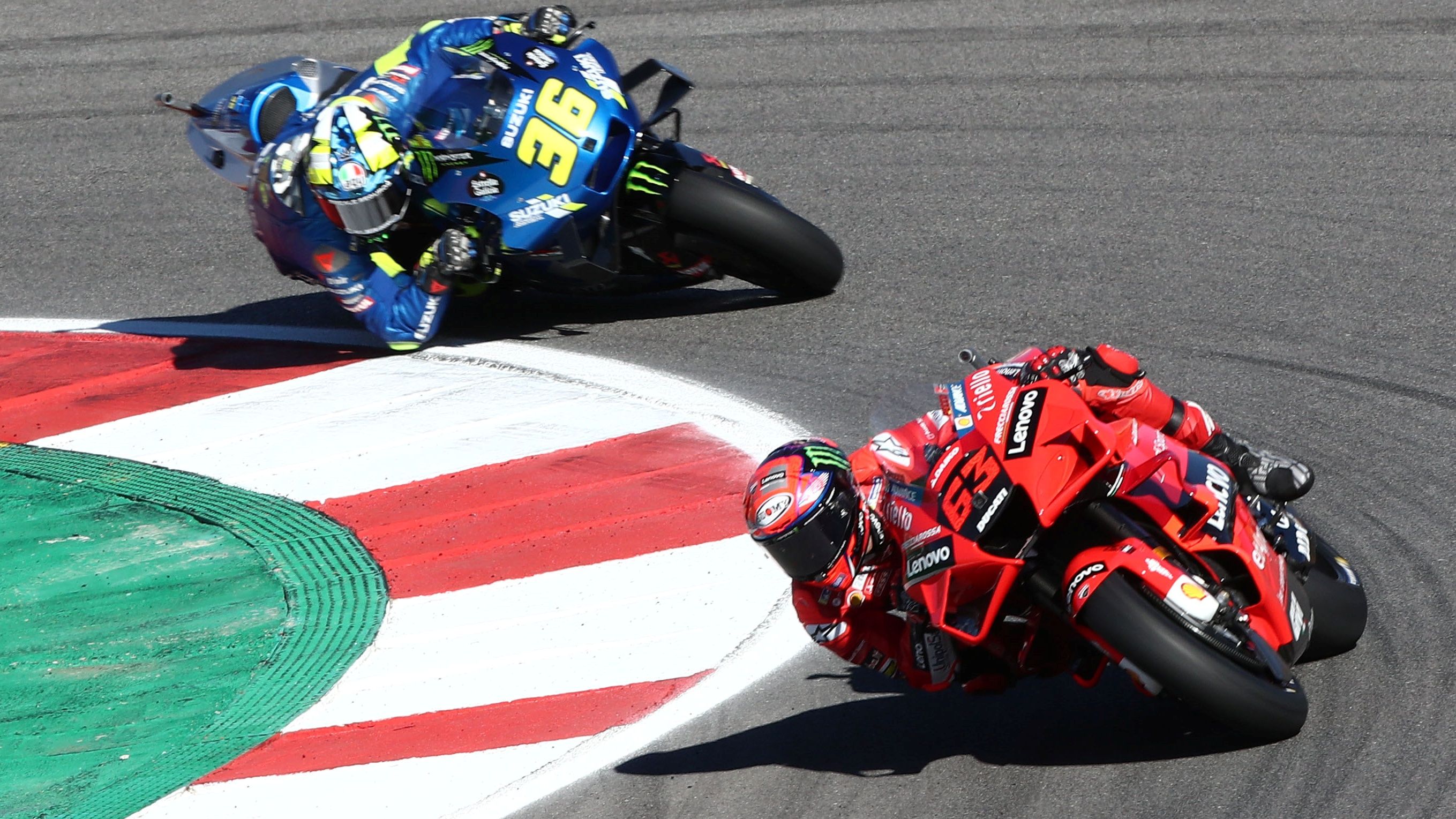 Pecco Bagnaia y Joan Mir se escapan desde el inicio