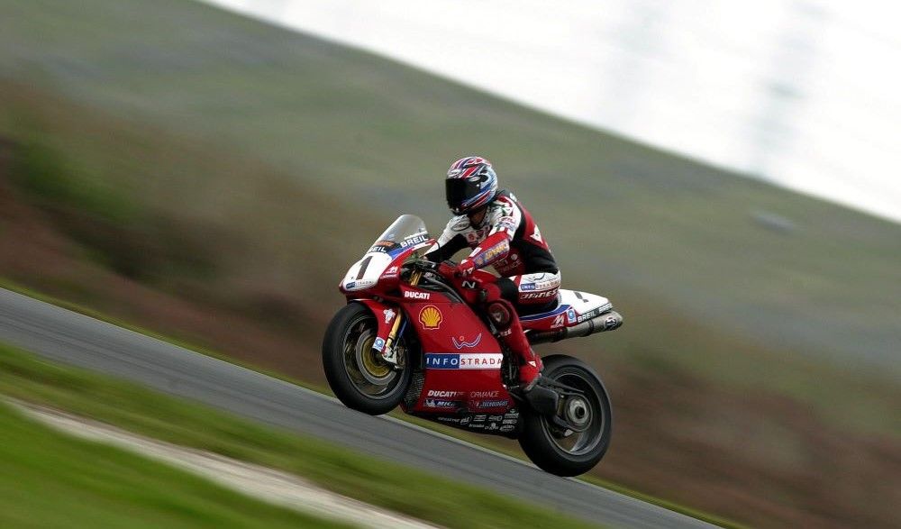 Troy Bayliss en el mundfial de SBK de 2002. Fuente: Gold & Goose