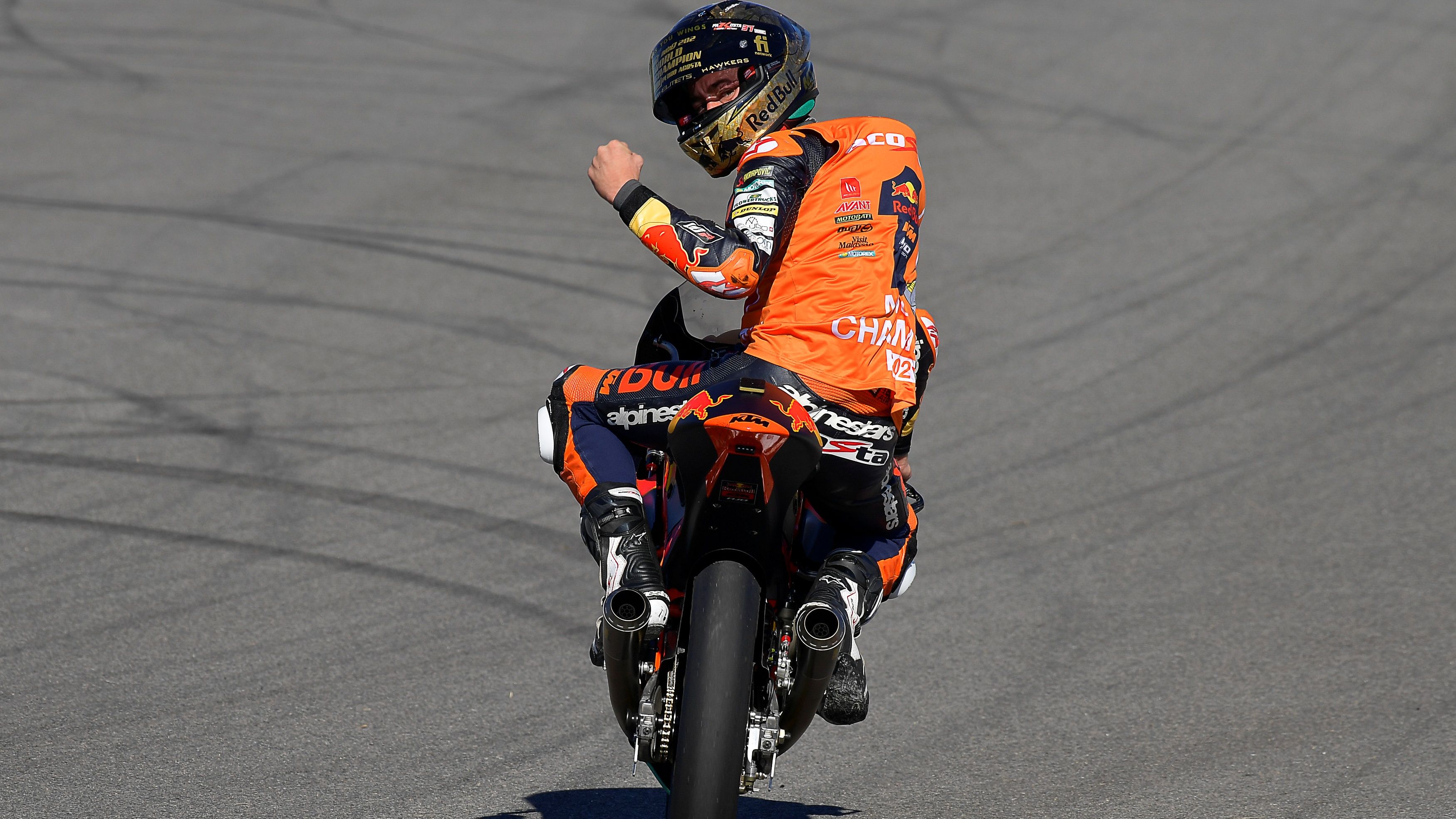 Pedro Acosta tras proclamarse campeón del mundo de Moto3 2021 en Algarve