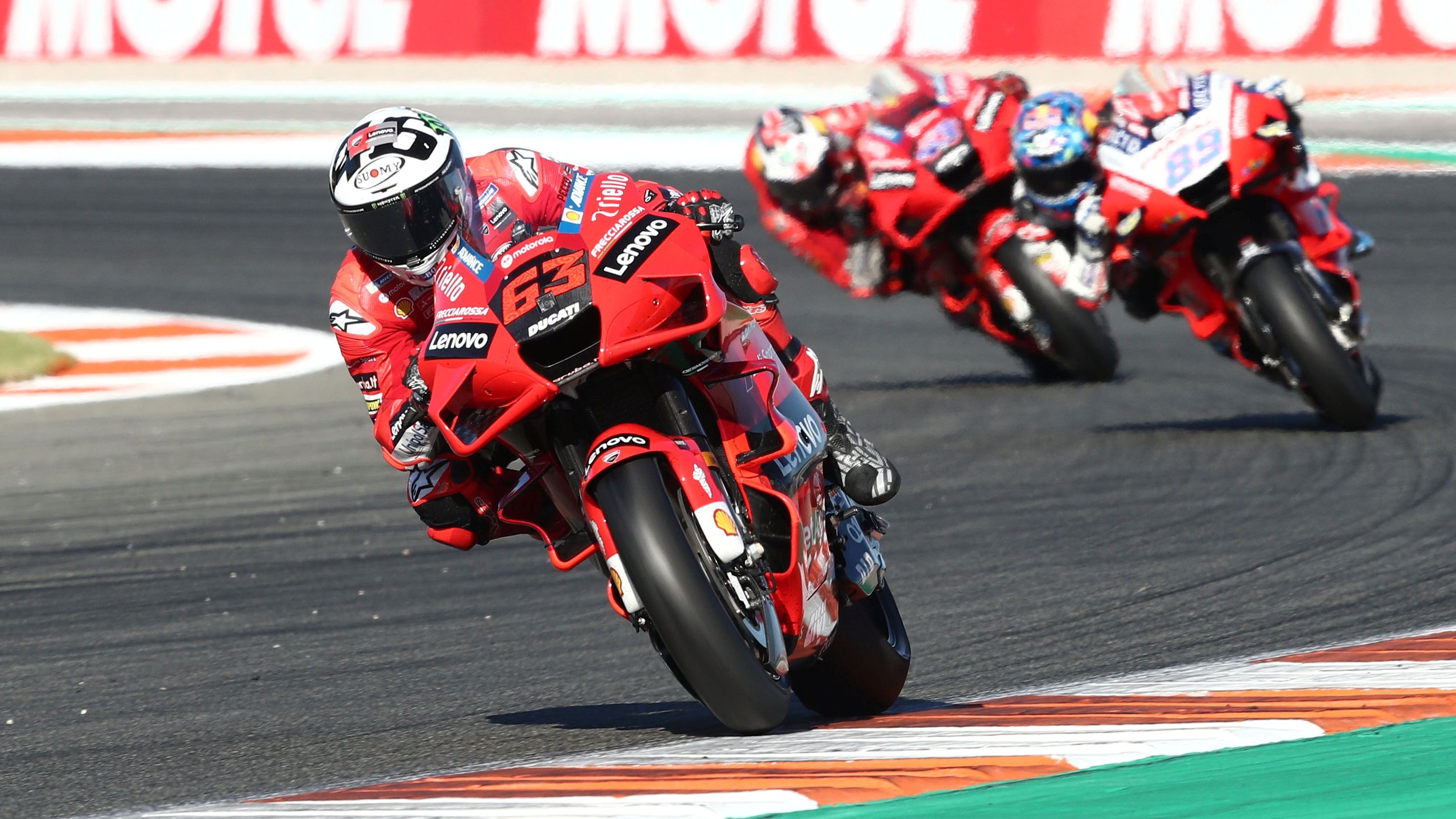 Pecco Bagnaia ha ganado la carrera de MotoGP 2021 en Valencia ante Jorge Martín