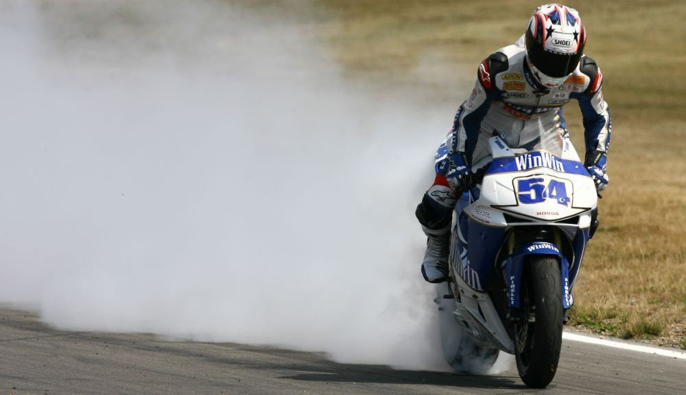 Kenan Sofuoglu en Brands Hatch en 2006. Fuente: Gold & Goose