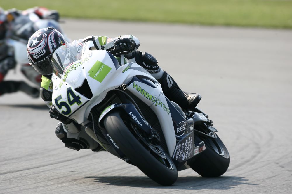 Kenan Sofuoglu, en Supersport, en Donington en 2007. Fuente: Gold & Goose