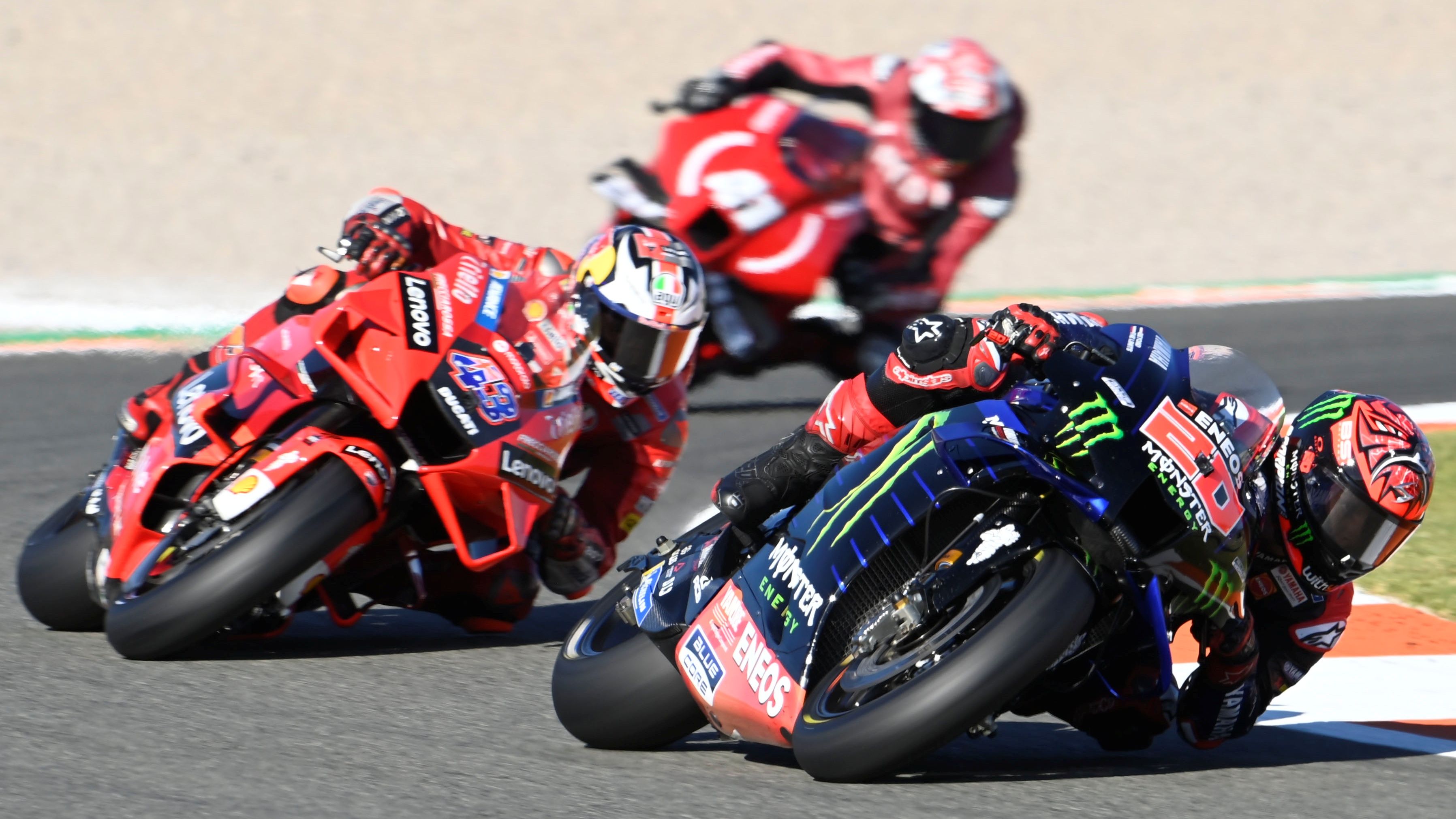 Fabio Quartararo seguido por Jack Miller en MotoGP. Fuente: Gold & Goose