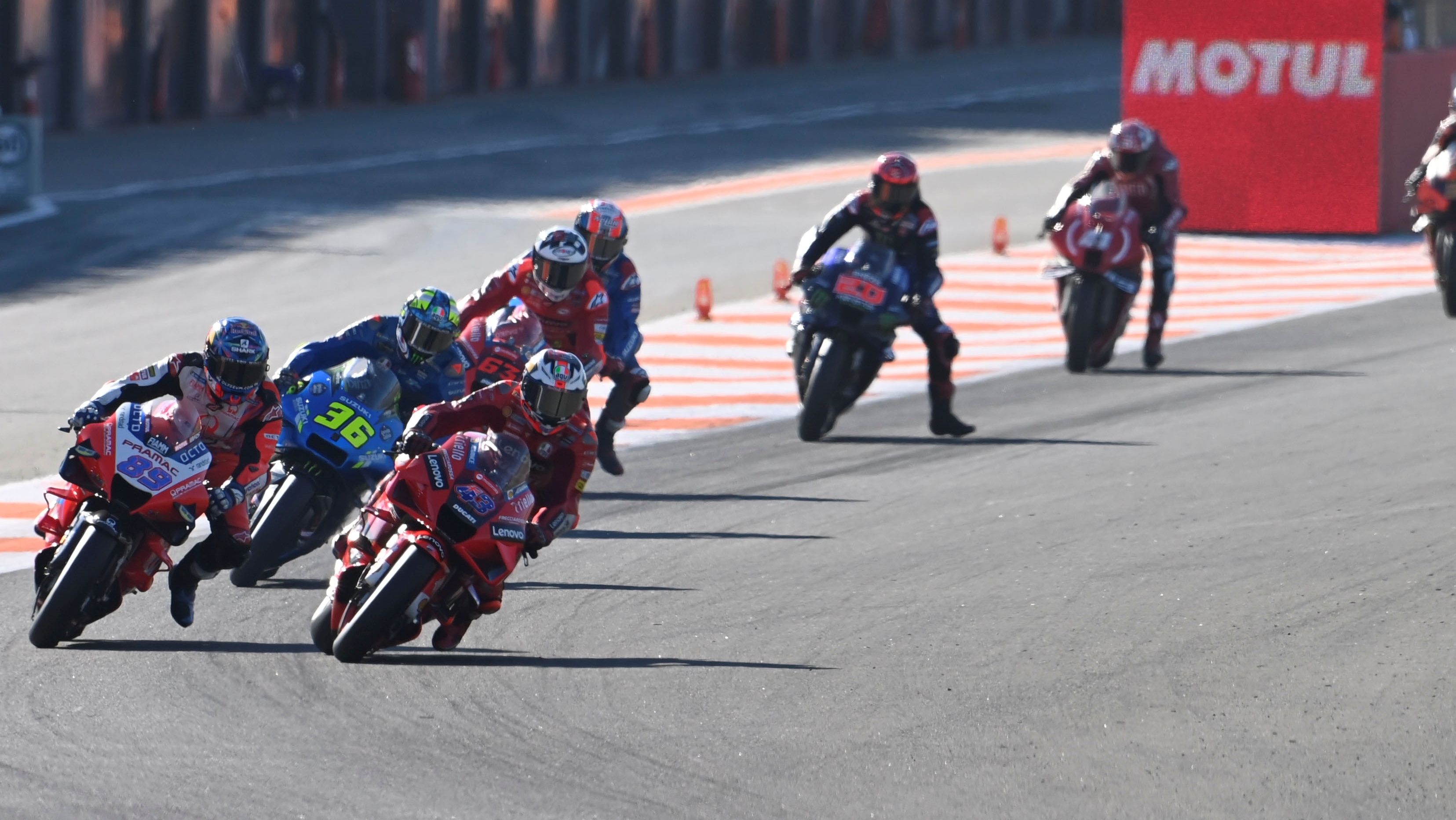 Jack Miller supera a Jorge Martín en presencia de Joan Mir
