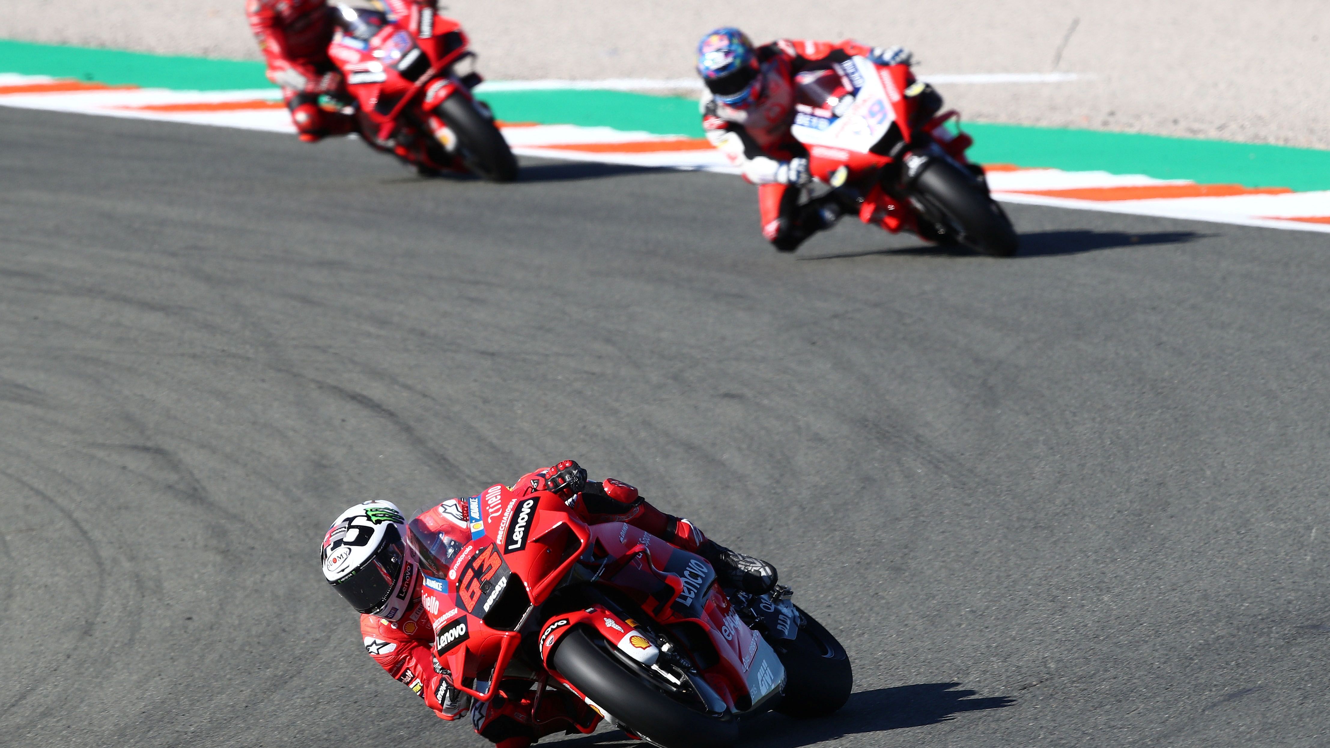 Pecco Bagnaia se escapa de Jorge Martín y Jack Miller