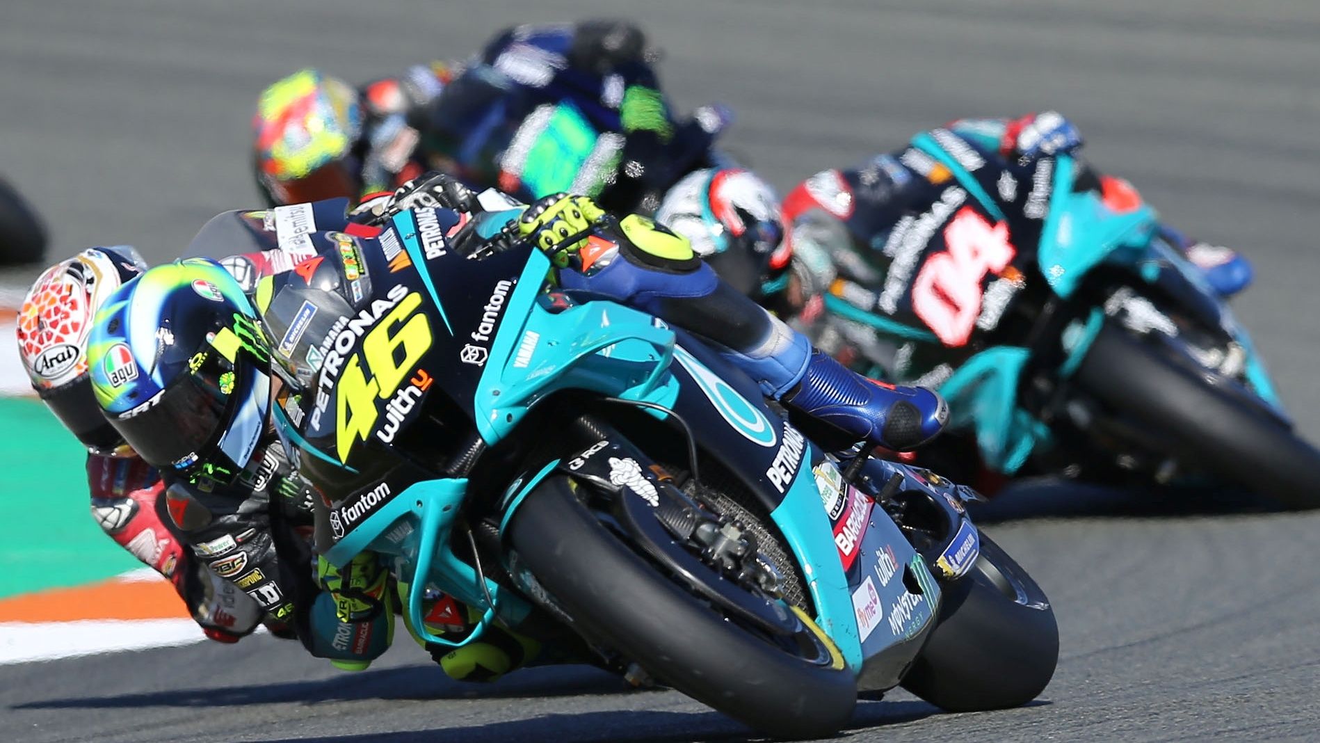Valentino Rossi seguido por Andrea Dovizioso y Franco Morbidelli