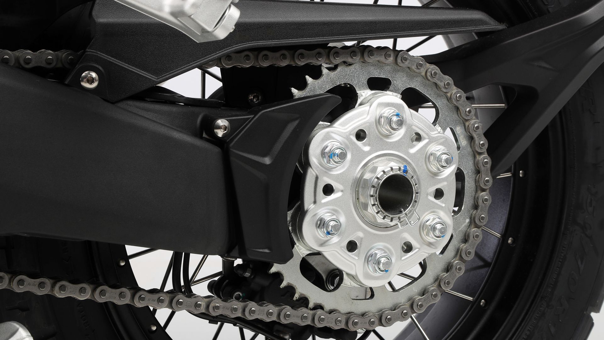 Macbor eight mile 500 scrambler detalles (7)