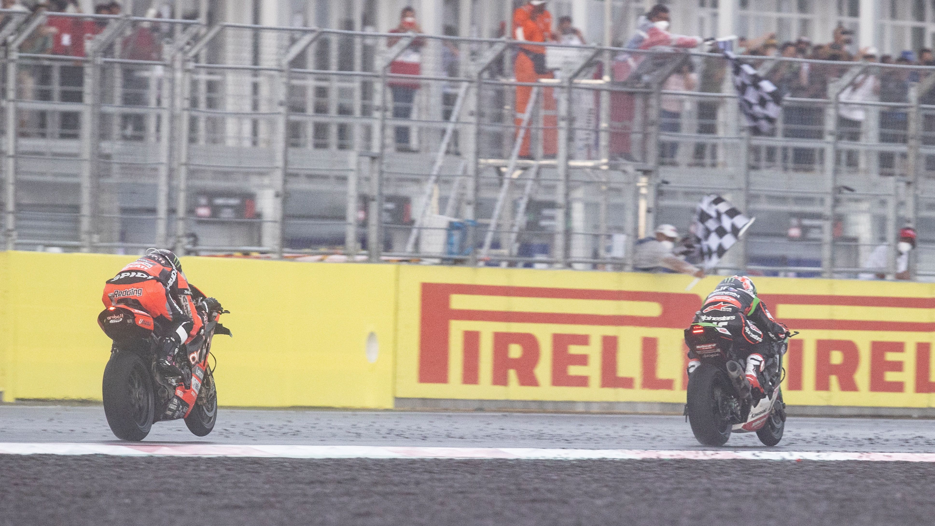 Jonathan Rea se impone a Scott Redding en la última carrera del año