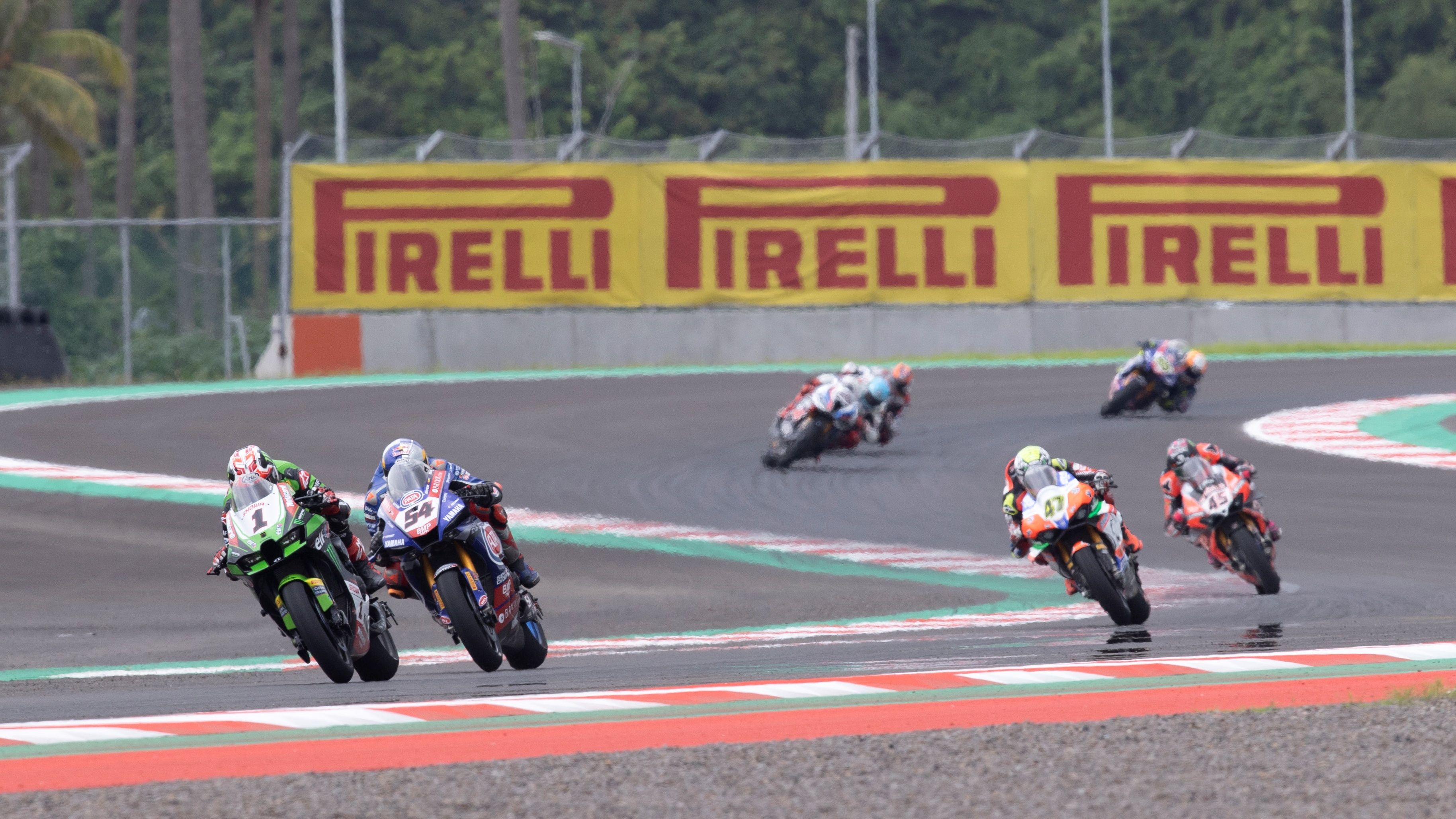 Jonathan Rea y Toprak Razgatlioglu se marchan de Axel Bassani y Scott Redding
