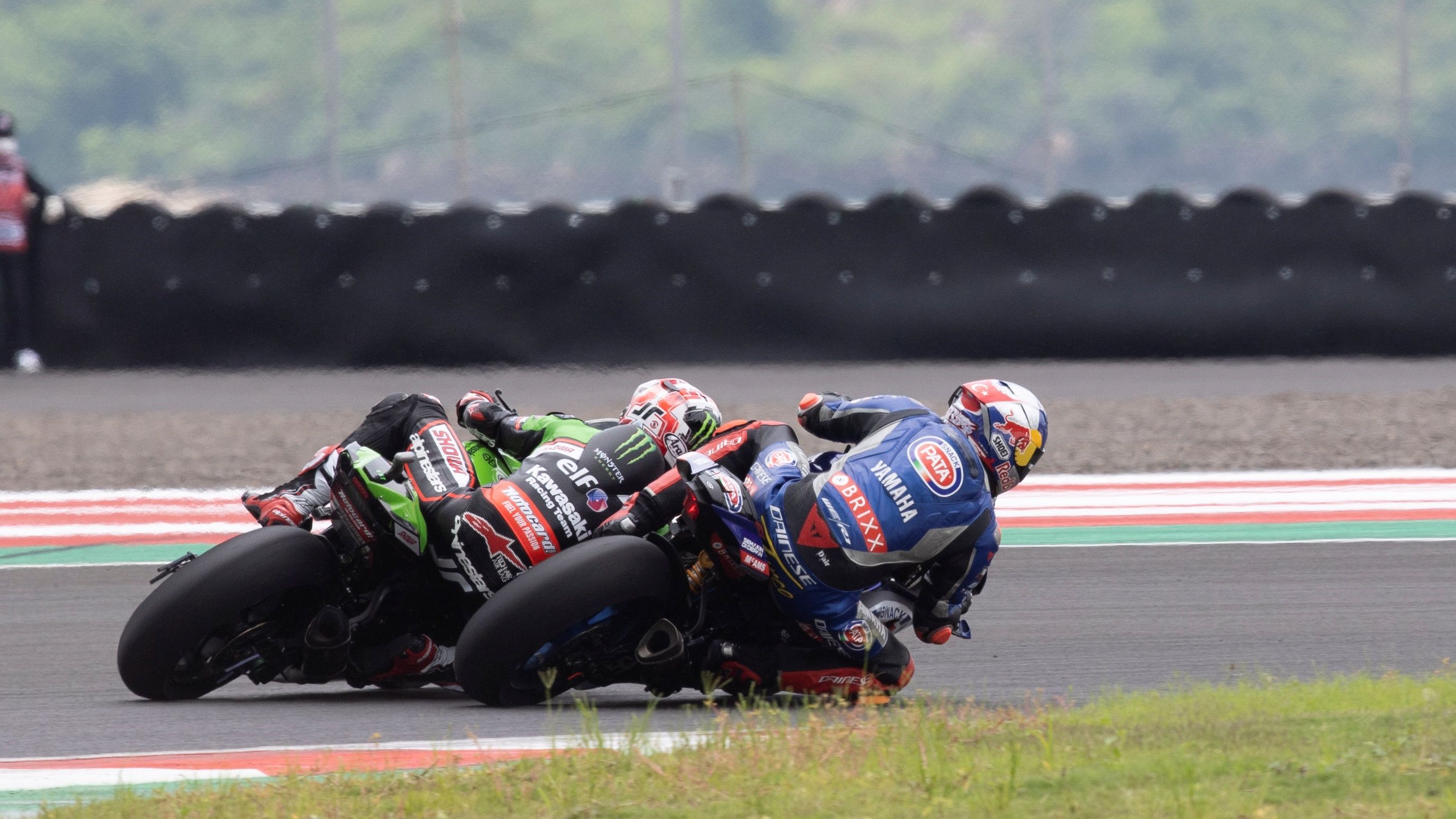 Toprak Razgatliogu se mete por dentro a Jonathan Rea