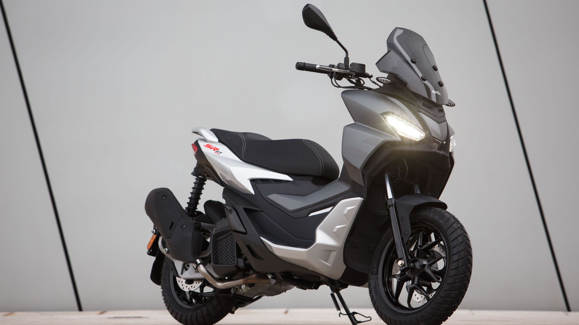 Aprilia SR GT 2022, scooter urbano y de aventura