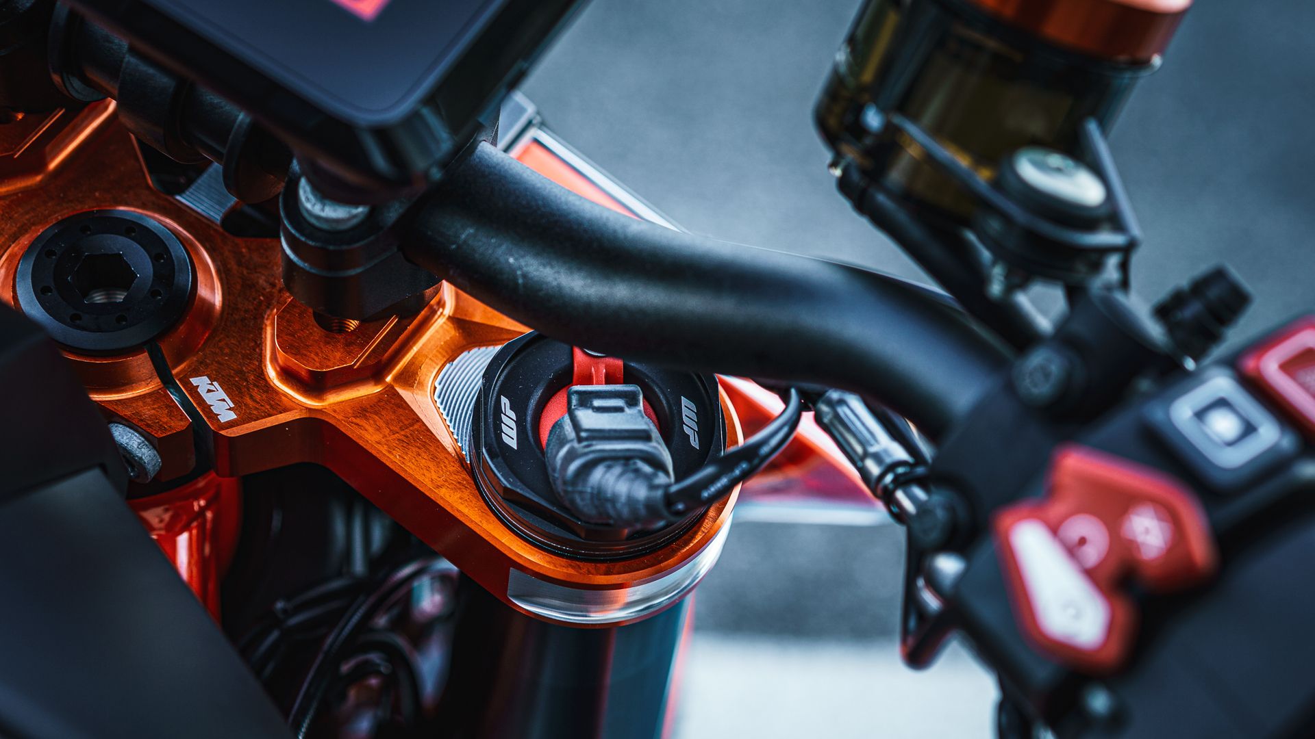 KTM 1290 SUPER DUKE R 2022 Detalle (4)
