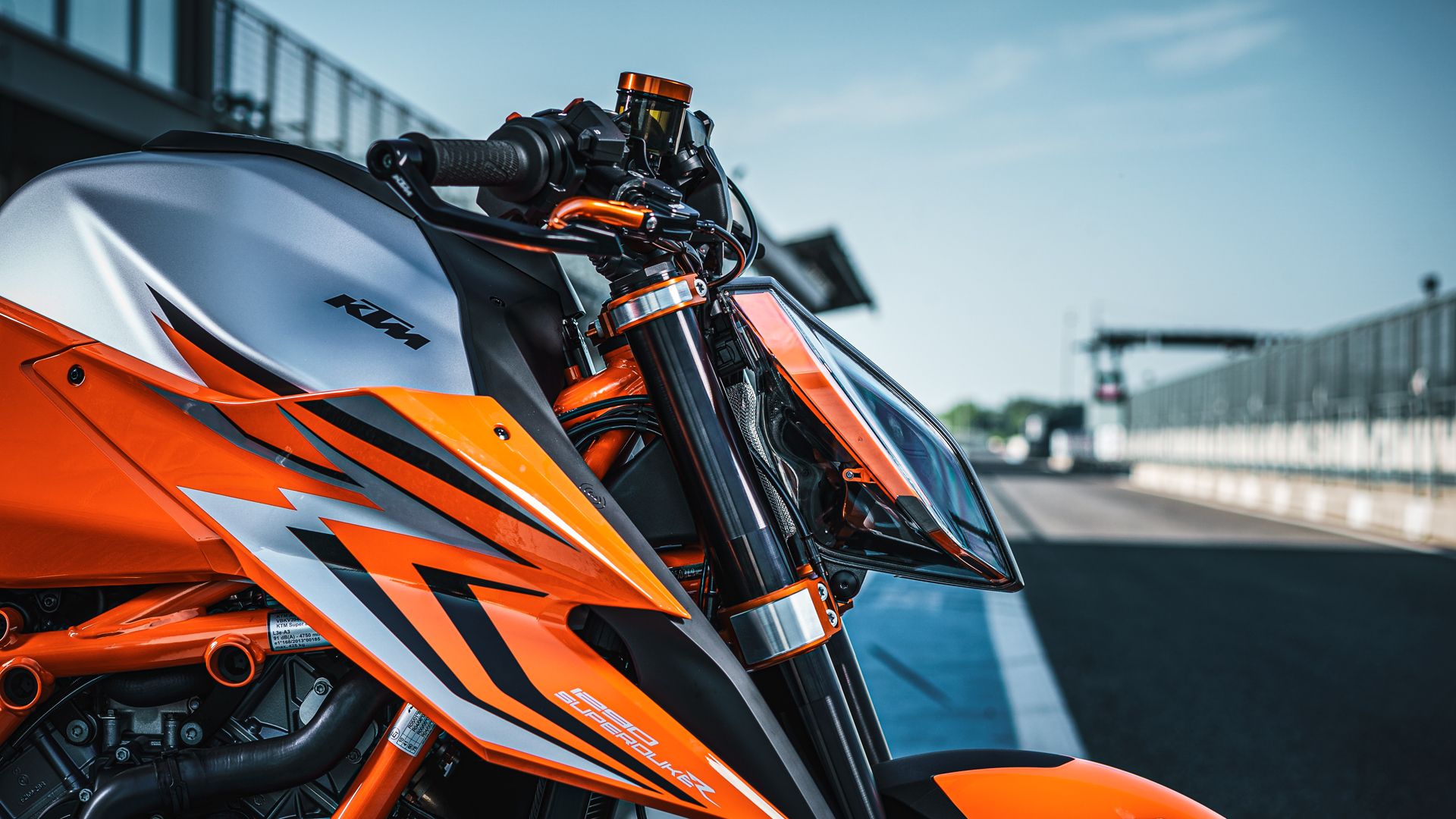 KTM 1290 SUPER DUKE R 2022 Detalle (6)
