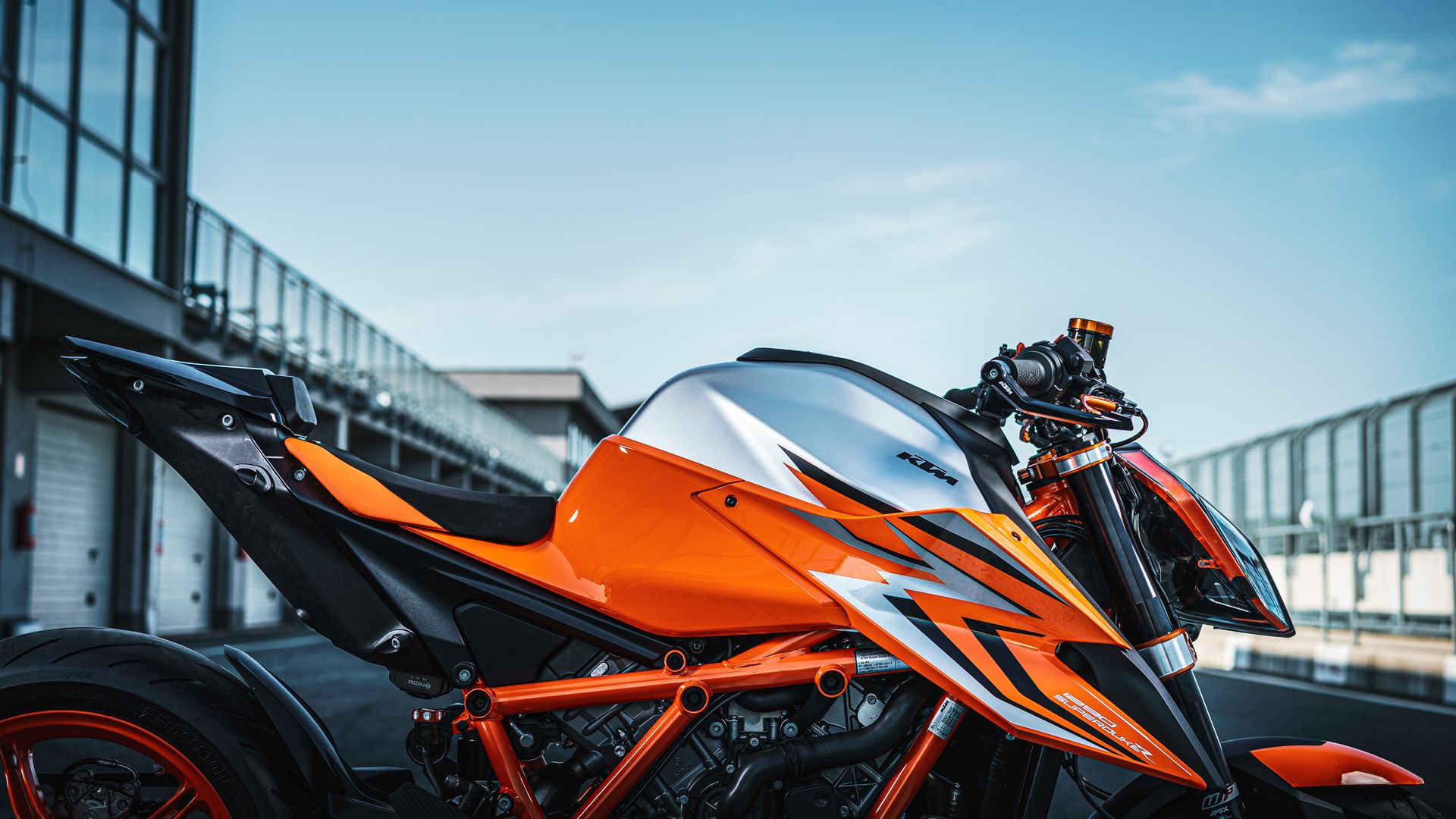 KTM 1290 SUPER DUKE R 2022 Detalle (8)