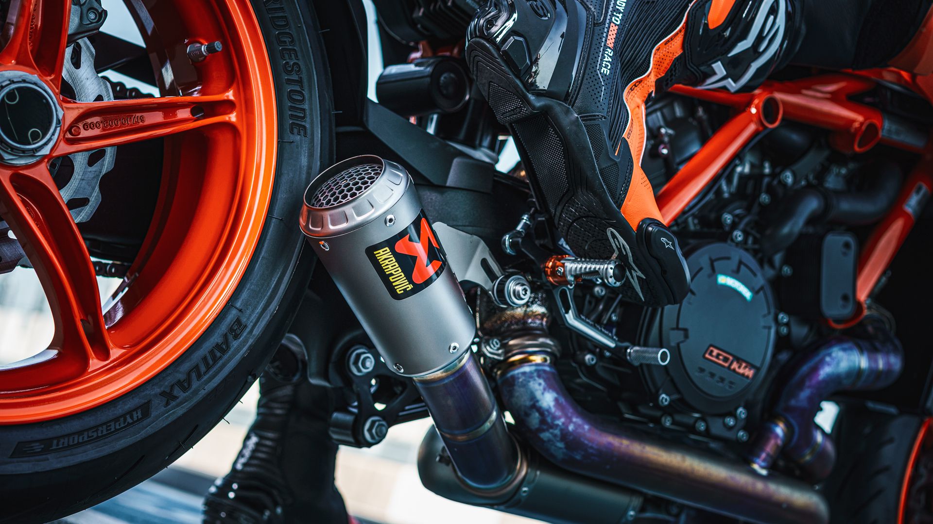 KTM 1290 SUPER DUKE R 2022 Detalle (9)