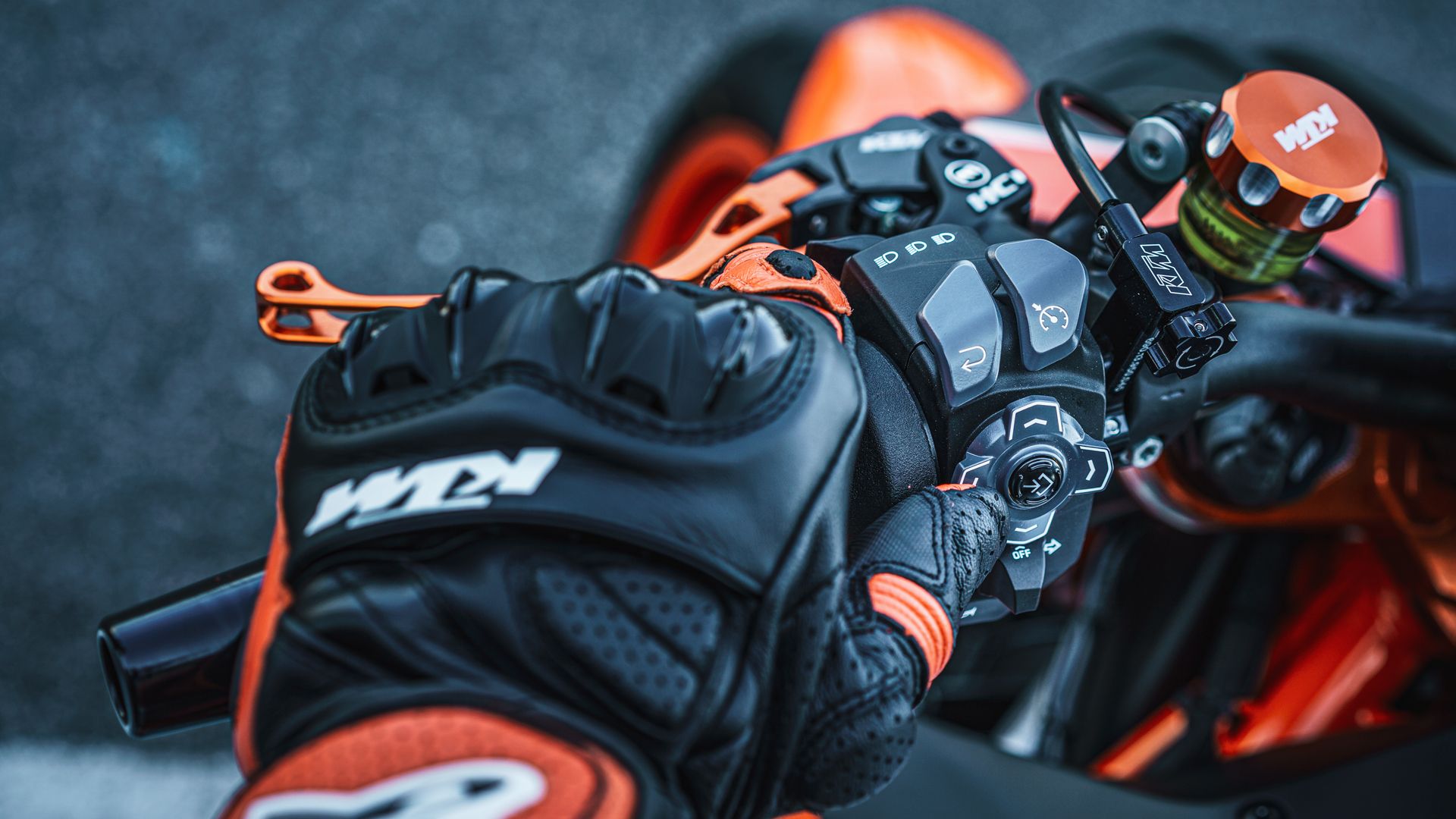KTM 1290 SUPER DUKE R 2022 Detalle (10)