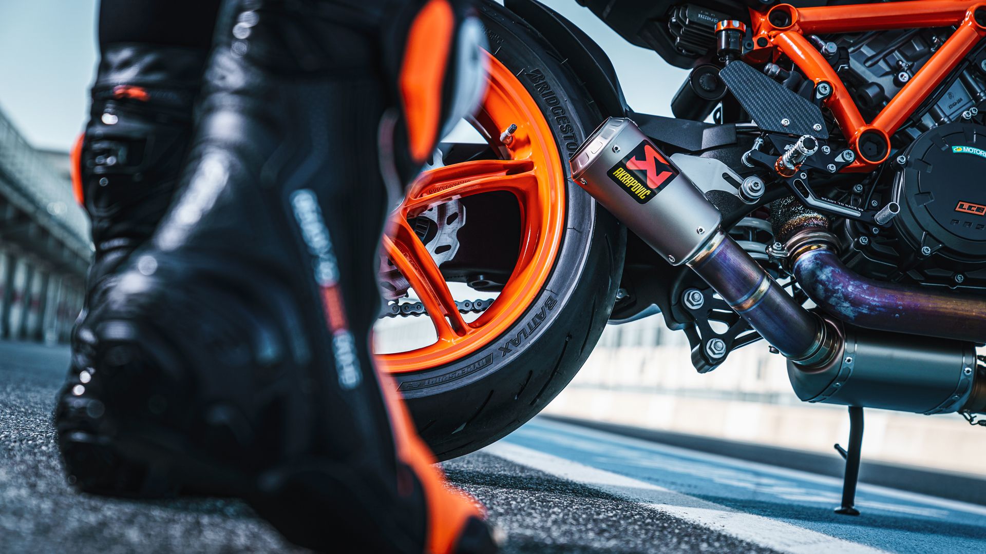 KTM 1290 SUPER DUKE R 2022 Detalle (11)