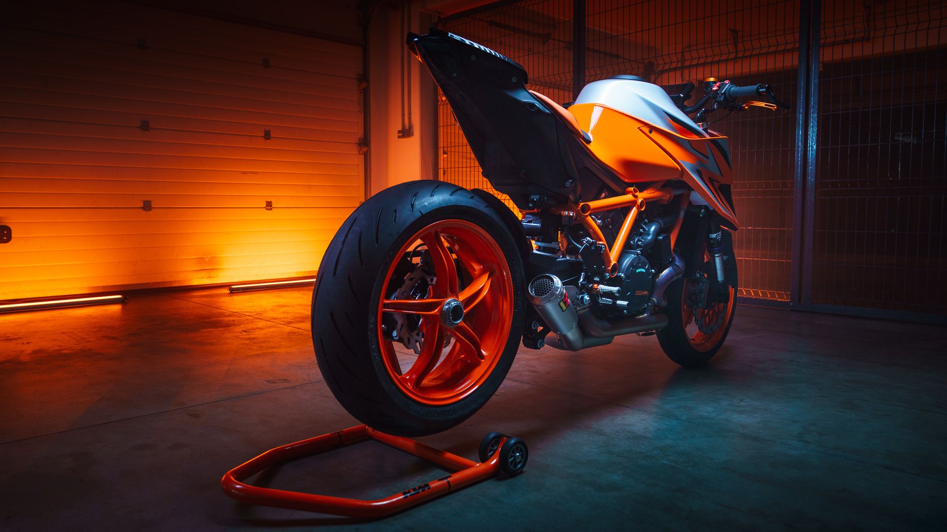 KTM 1290 SUPER DUKE R 2022 Estatica (3)