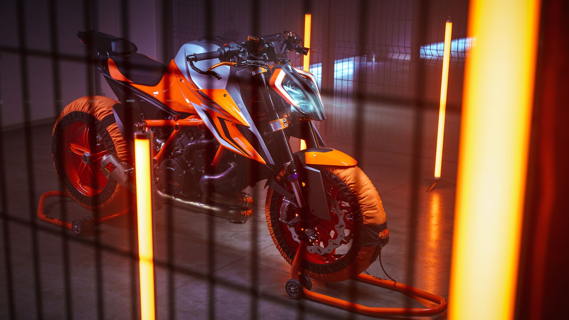KTM 1290 SUPER DUKE R 2022 Estatica (6)