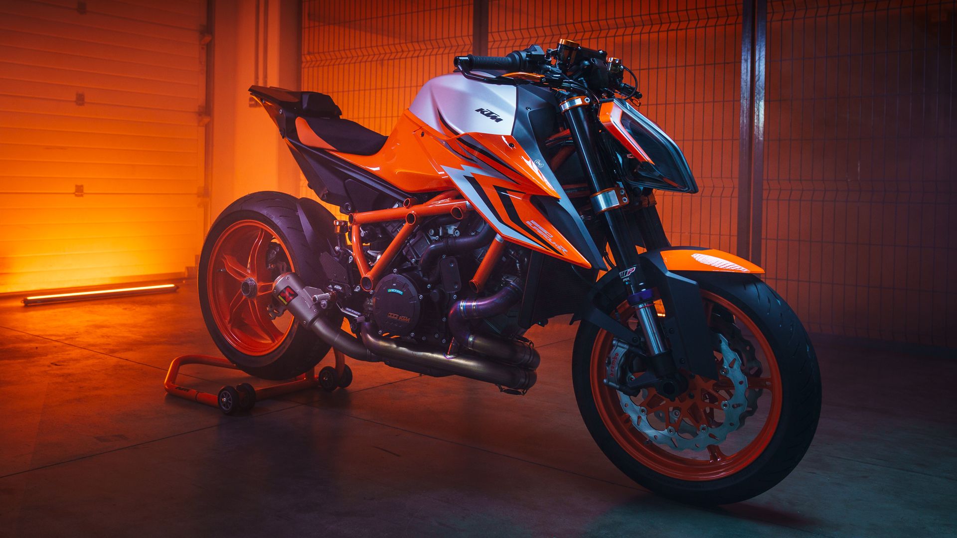 KTM 1290 SUPER DUKE R 2022 Estatica (7)