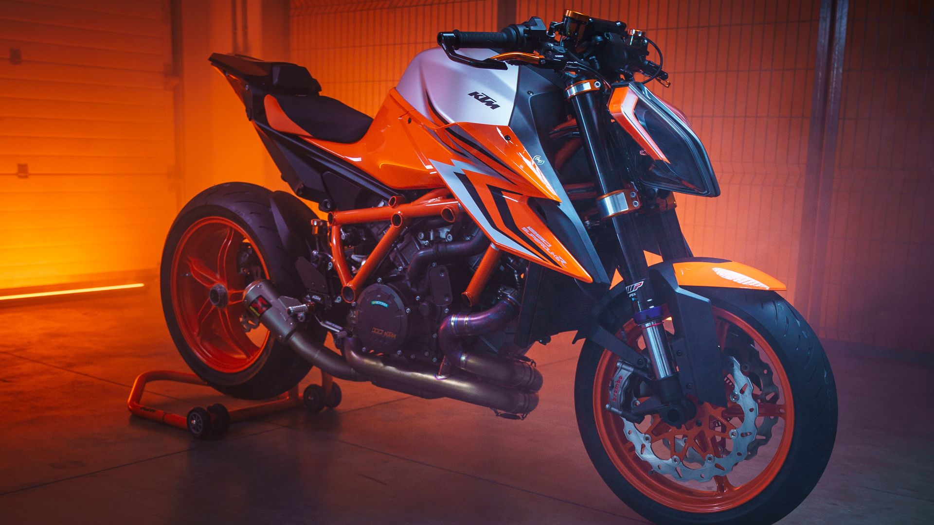 KTM 1290 SUPER DUKE R 2022 Estatica (2)