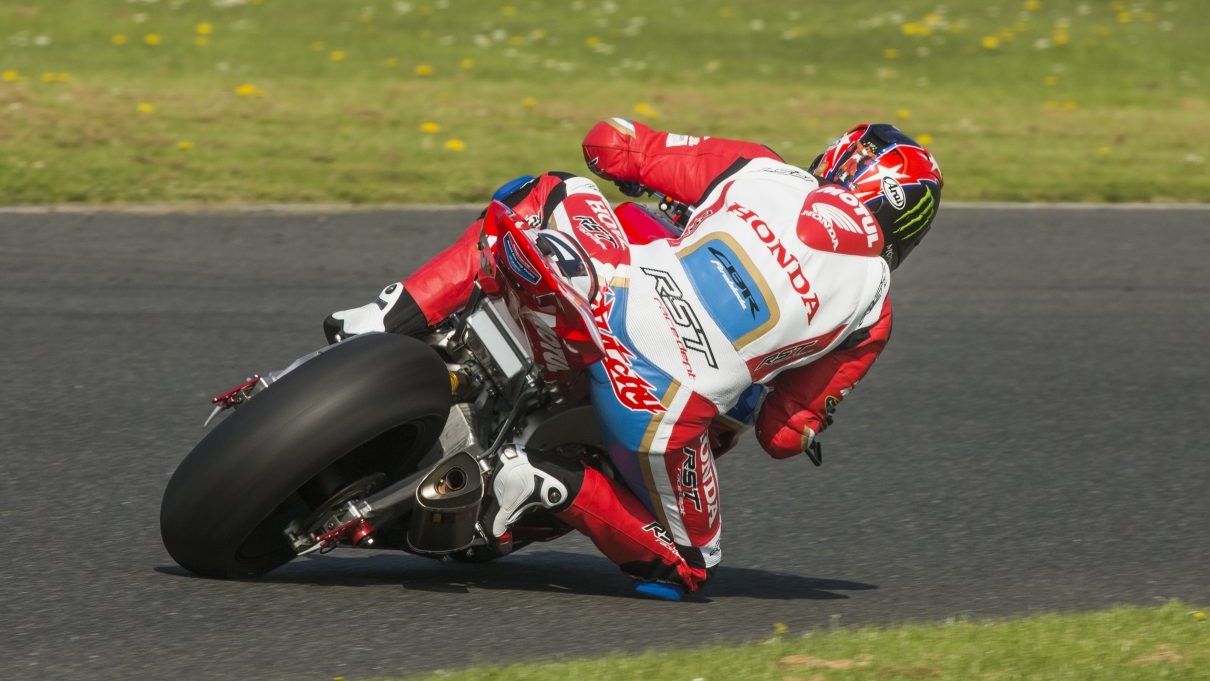 Ian Hutchinson correrá la North West 200 tras su grave accidente en el IOMTT 2017