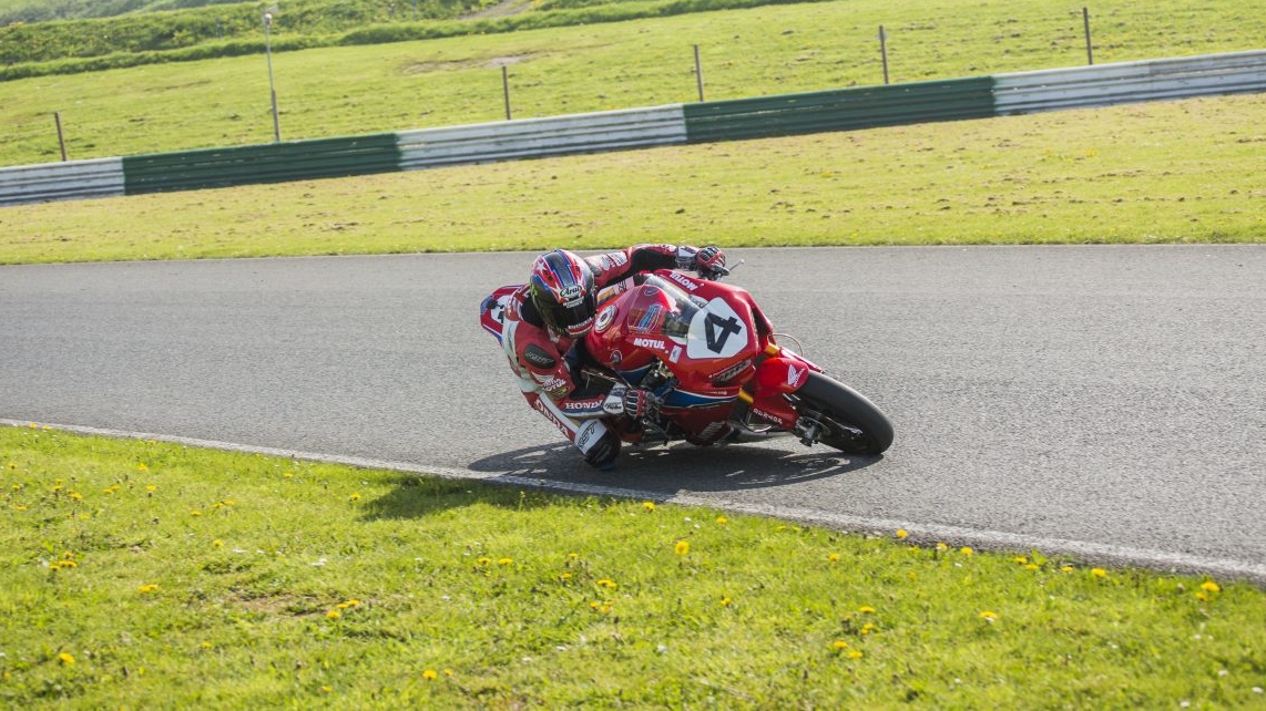 Ian Hutchinson correrá la North West 200 tras su grave accidente en el IOMTT 2017