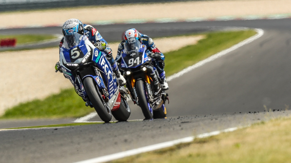 El YART gana las 8 horas de Slovakiaring y el GMT94 de David Checa acaricia el liderato