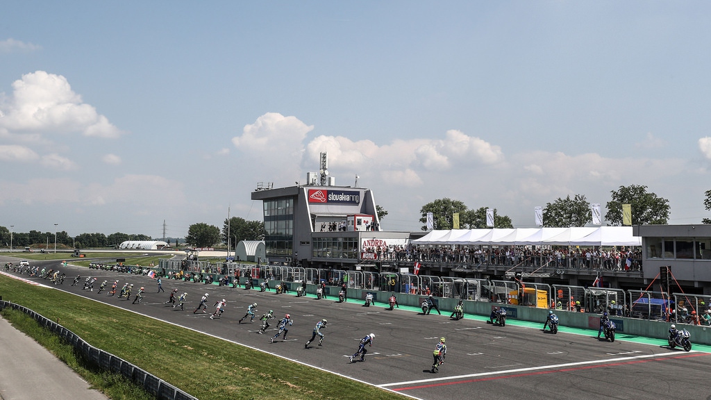El YART gana las 8 horas de Slovakiaring y el GMT94 de David Checa acaricia el liderato