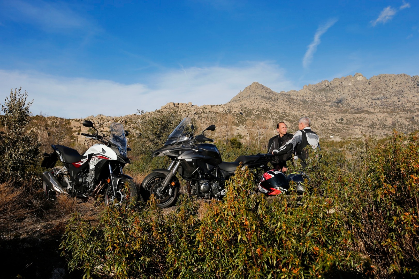 Honda CB500X vs. Benelli TRK 502, comparativa trail para A2