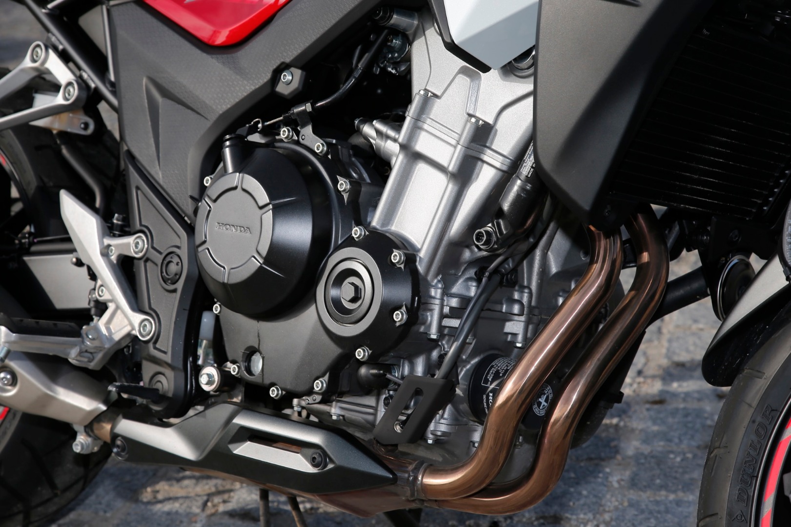 Honda CB500X vs. Benelli TRK 502, comparativa trail para A2