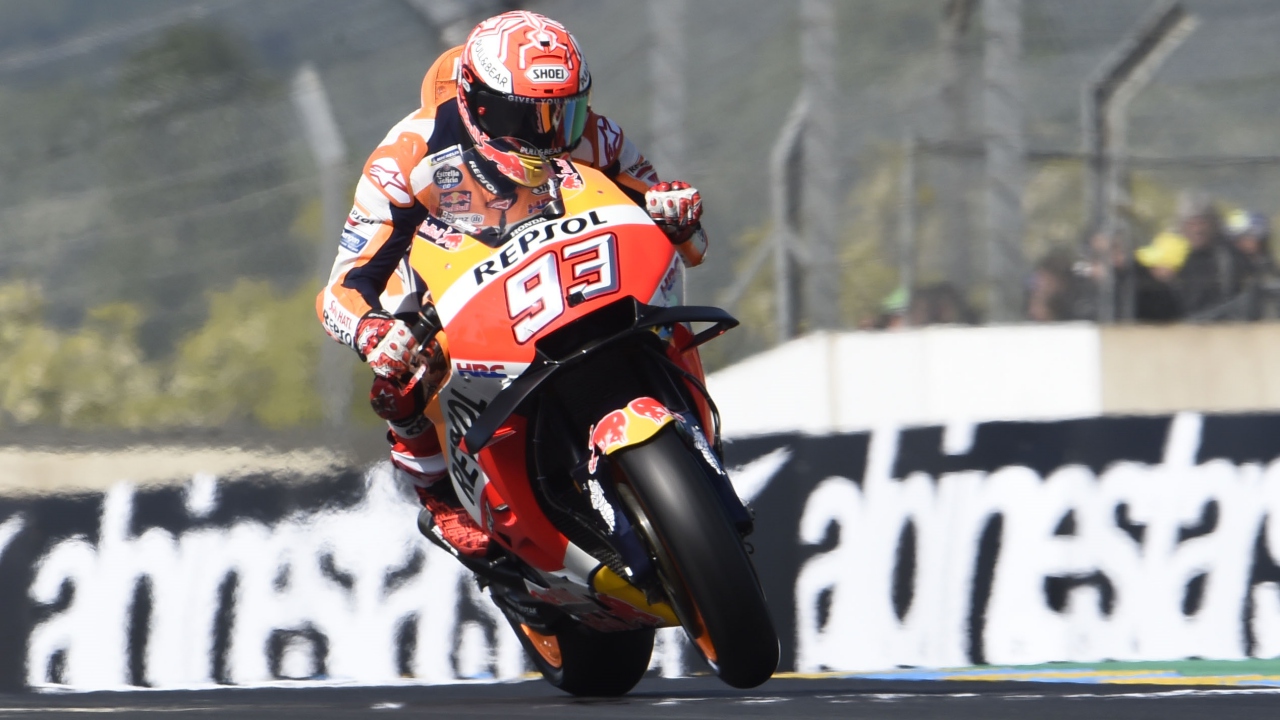 Johann Zarco bate a Marc Márquez para hacer una pole de récord en Le Mans
