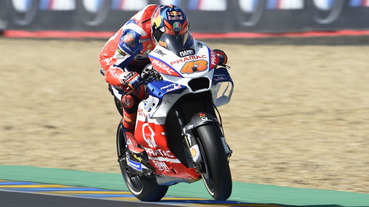 Marc Márquez logra la tercera seguida en Le Mans y Valentino Rossi vuelve al podio