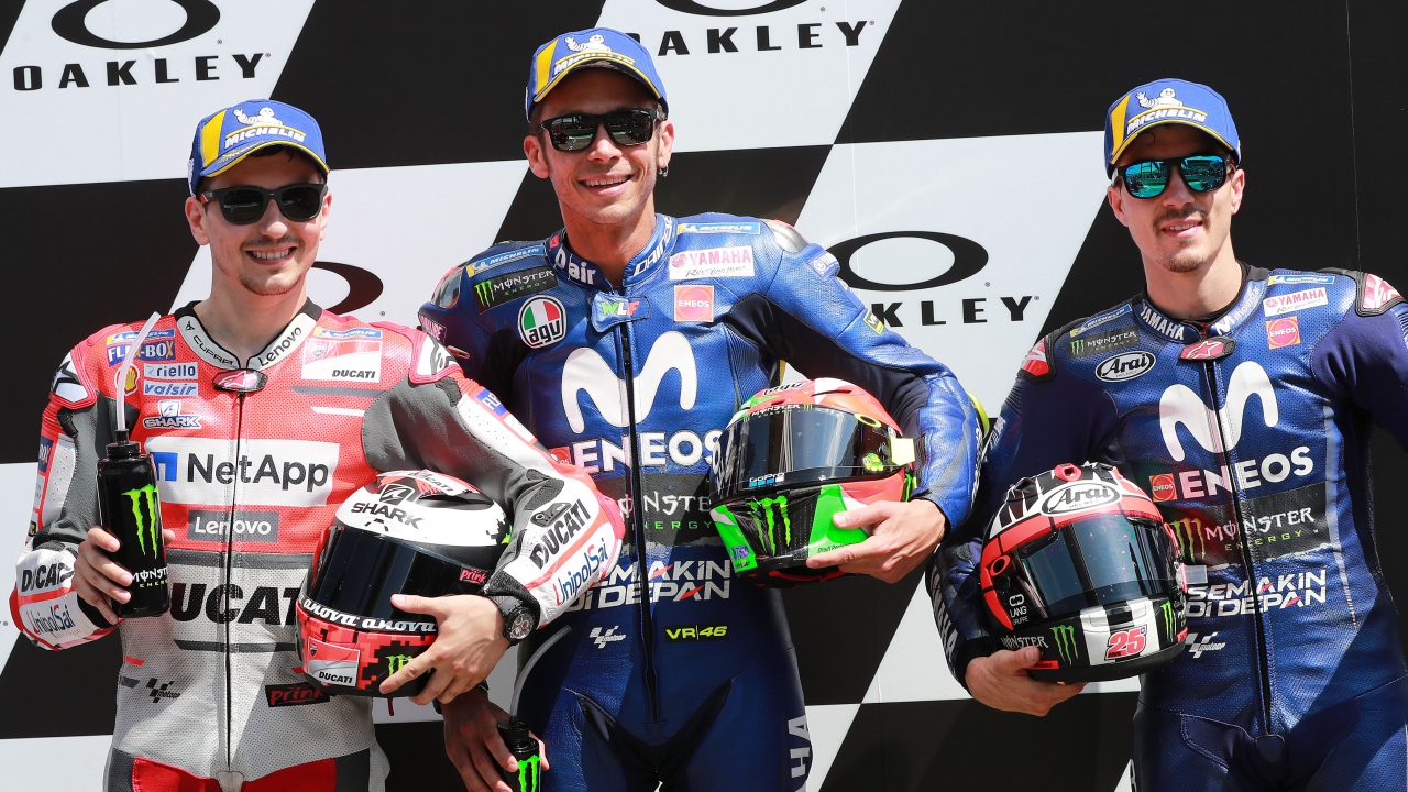 Valentino Rossi incendia Mugello con pole y récord del circuito en MotoGP