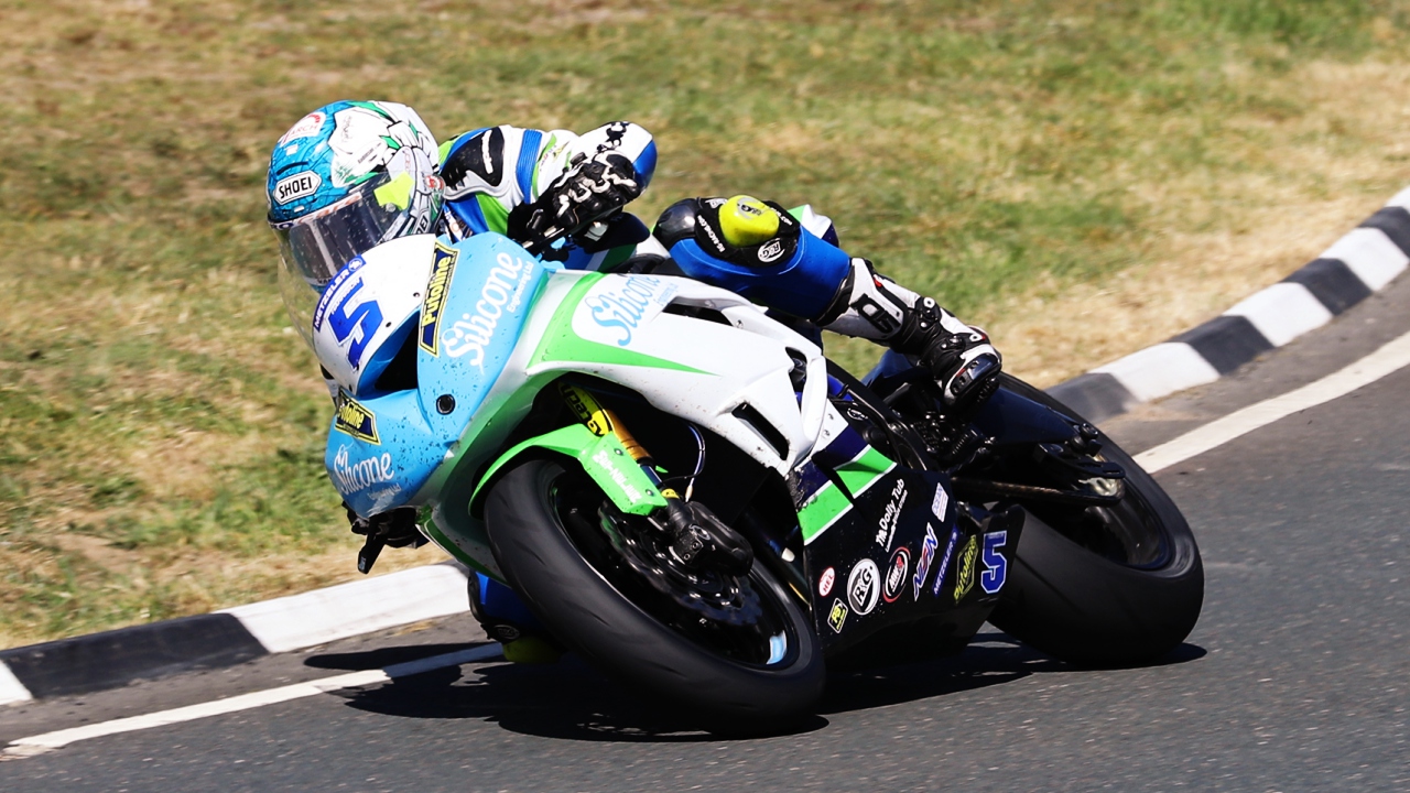 IOMTT 2018: Dean Harrison domina Supersport y la 18ª de Michael Dunlop en Lightweight
