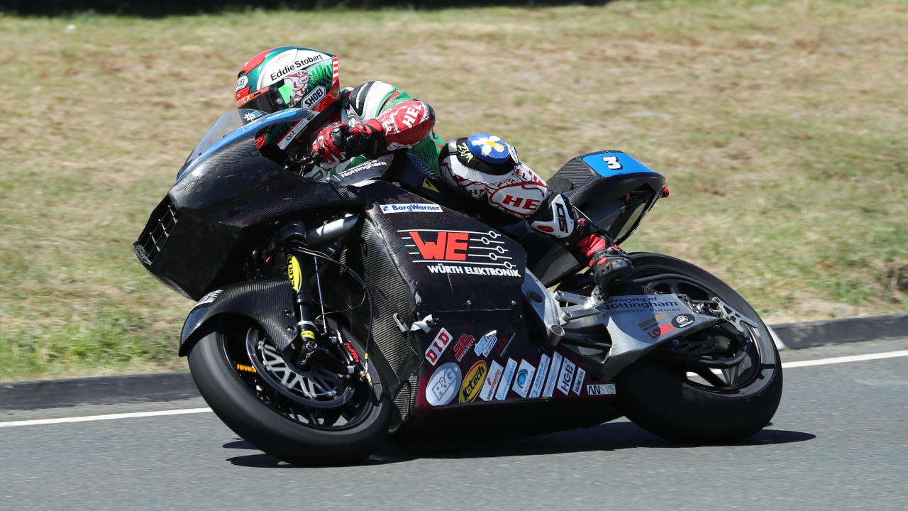 IOMTT 2018: Dean Harrison domina Supersport y la 18ª de Michael Dunlop en Lightweight