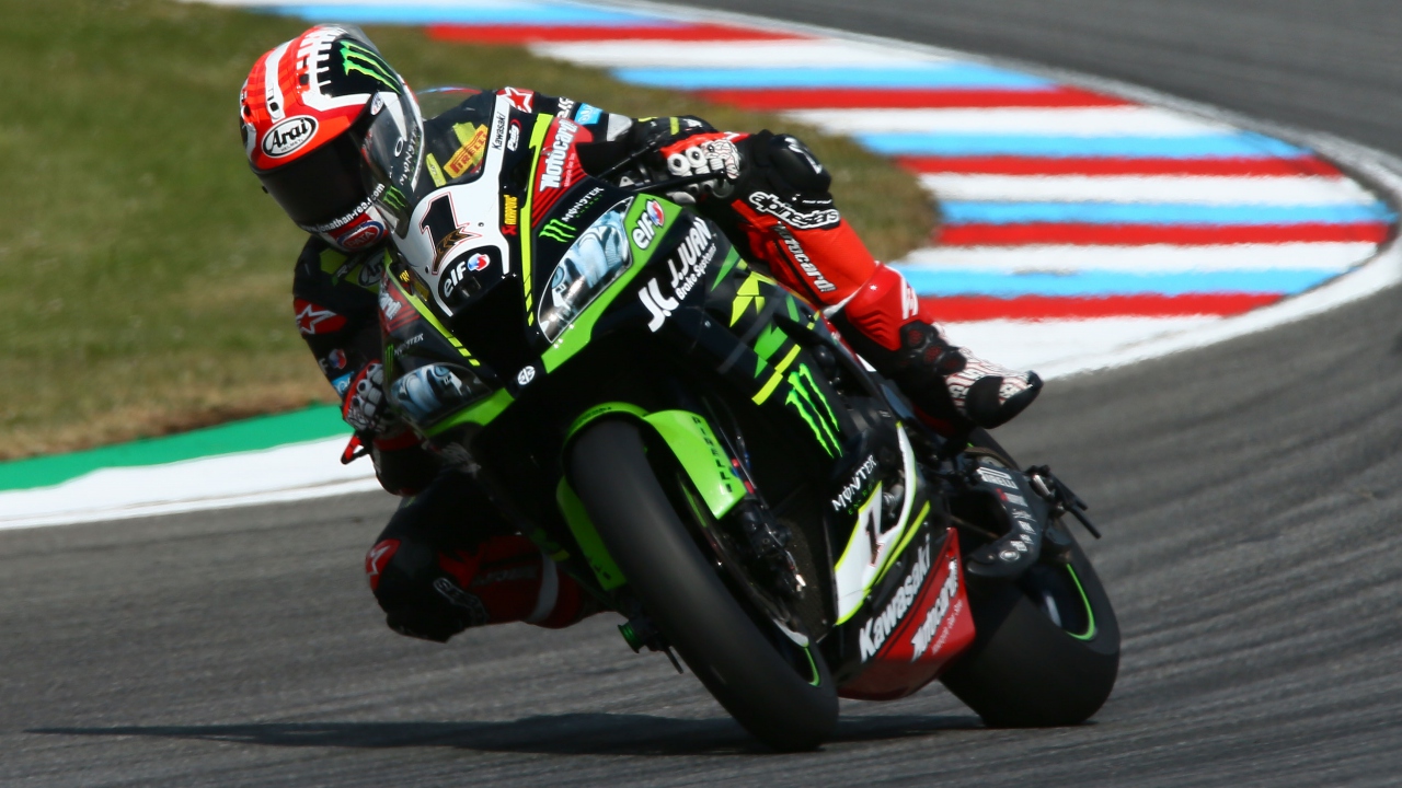 Tom Sykes supera a Jonathan Rea en la lucha por la Superpole en Brno