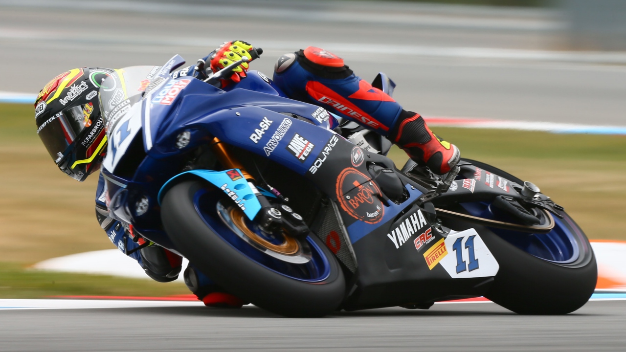 Jules Cluzel vence a Sandro Cortese en un mano a mano increíble en Brno