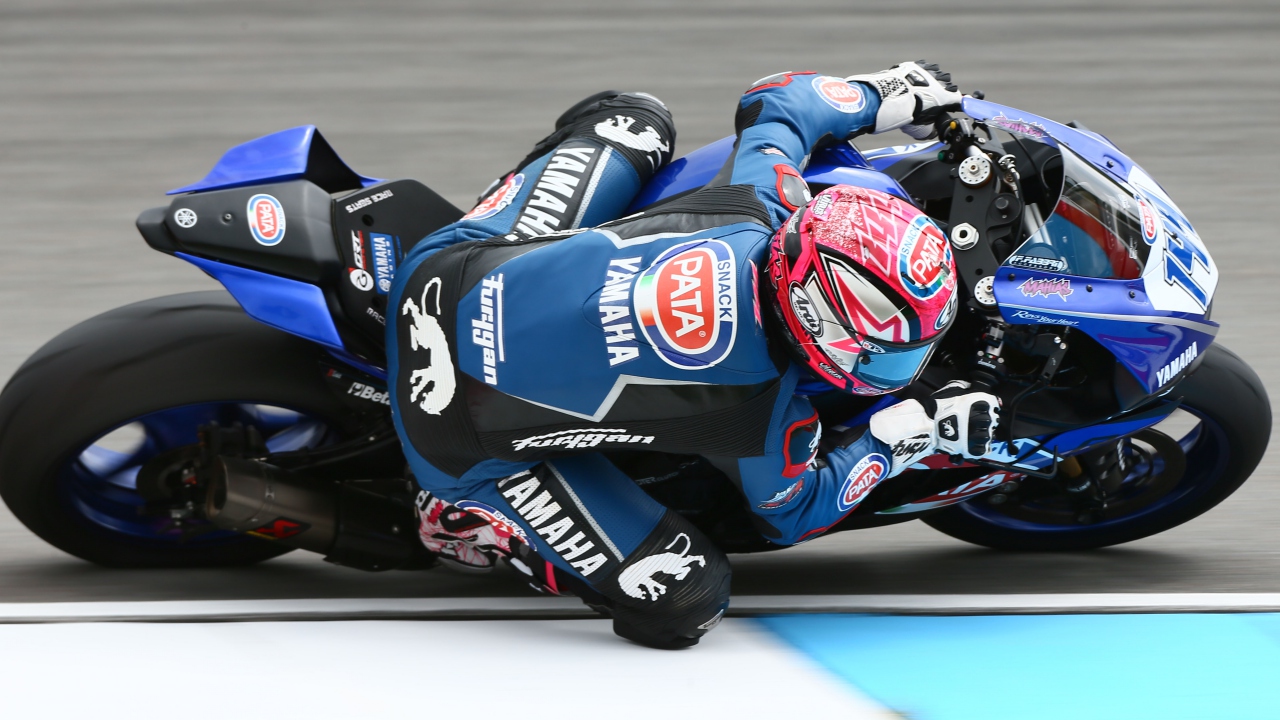Jules Cluzel vence a Sandro Cortese en un mano a mano increíble en Brno