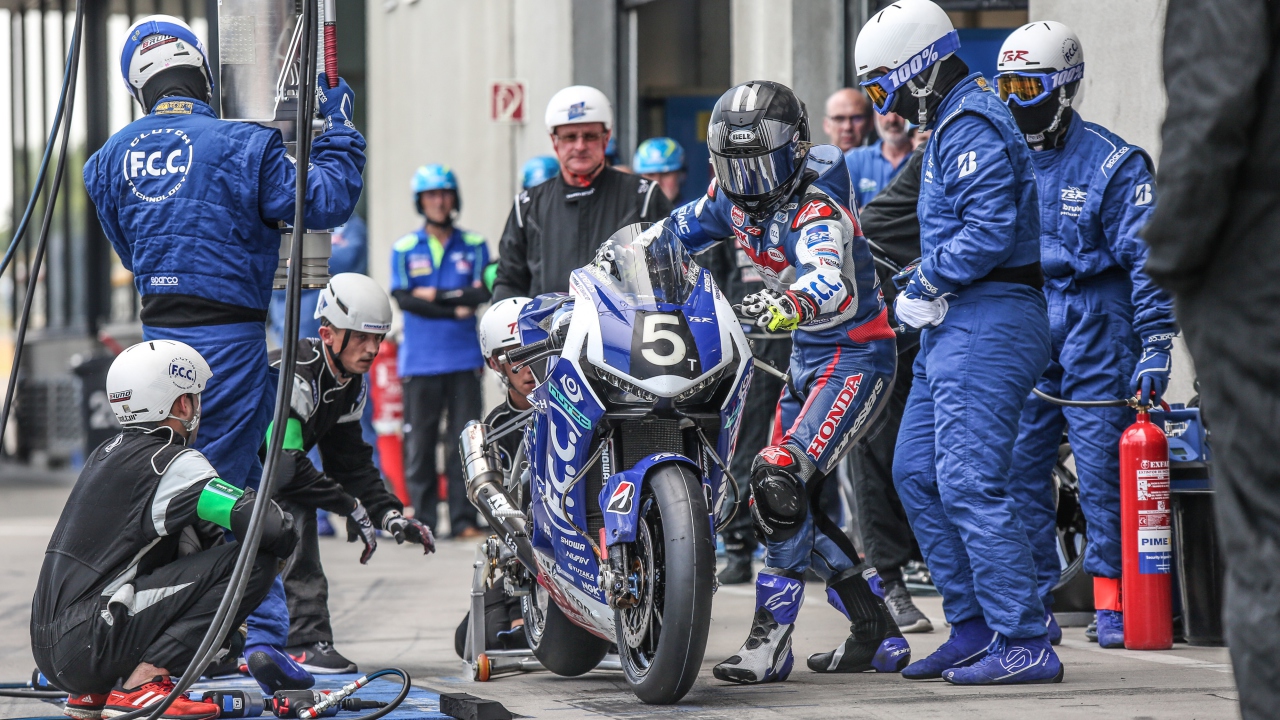 El FCC TSR Honda vence en las 8 horas de Oschersleben y buscará el título en Suzuka