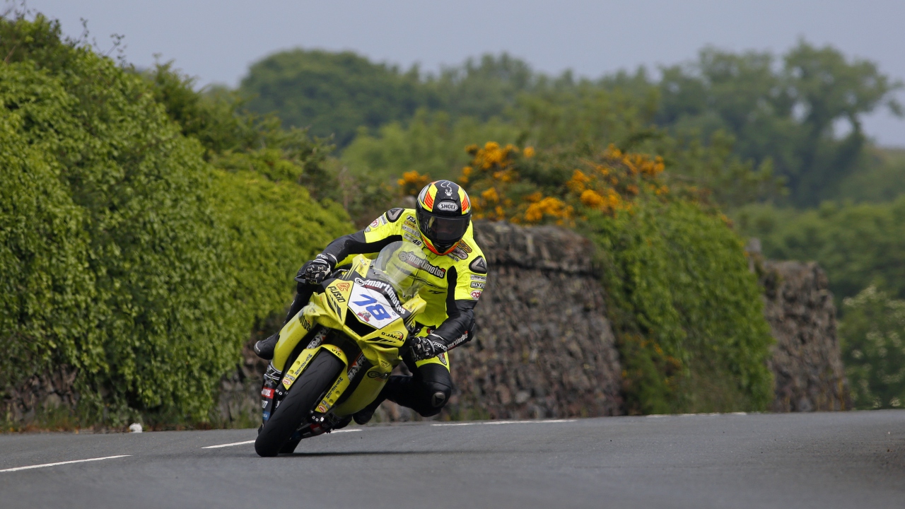 Raül Torras convierte el IOMTT 2018 en historia del motociclismo español