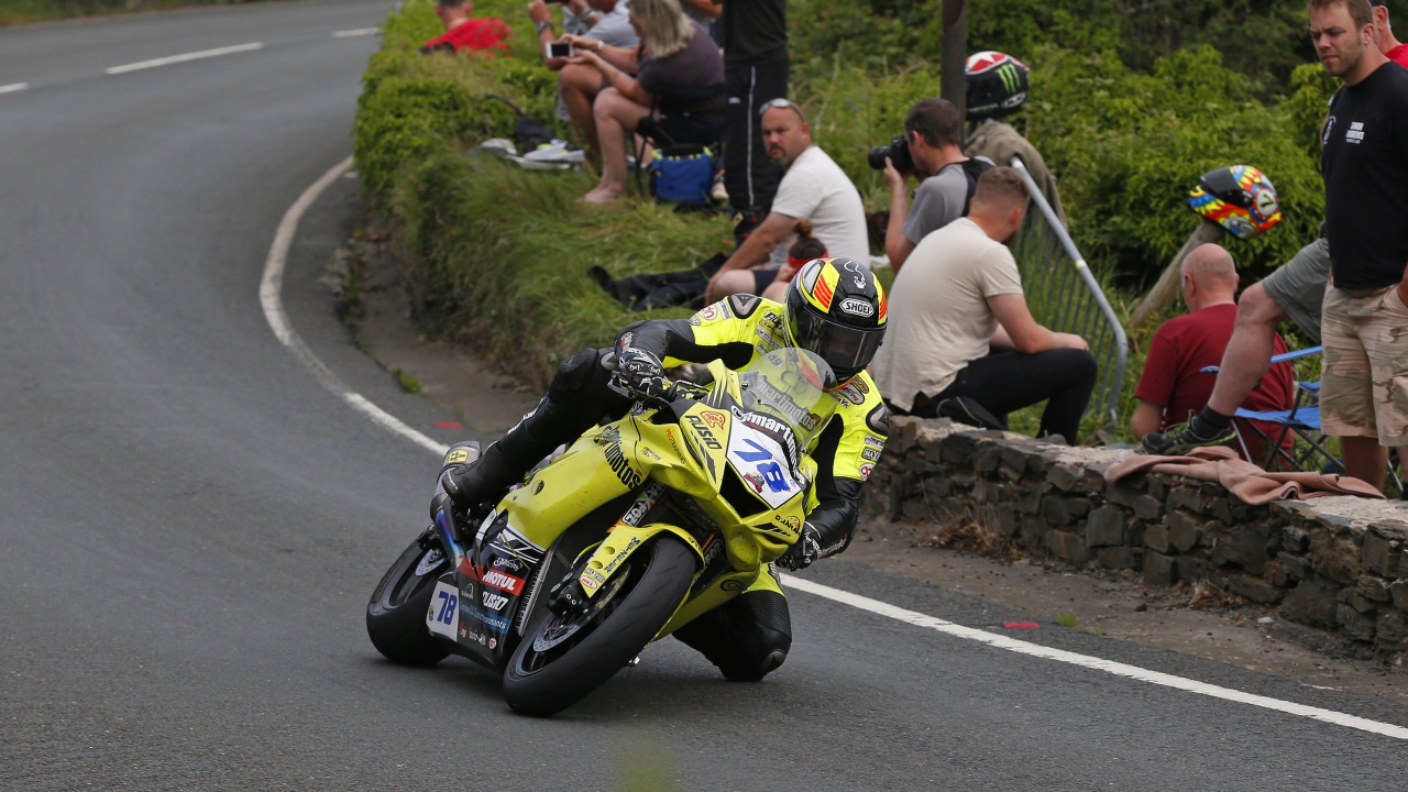 Raül Torras convierte el IOMTT 2018 en historia del motociclismo español