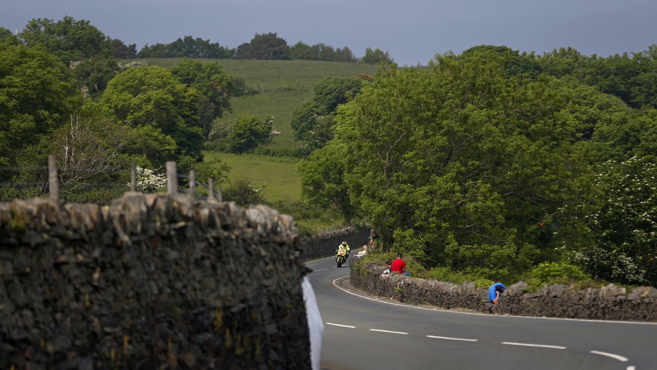 Raül Torras convierte el IOMTT 2018 en historia del motociclismo español