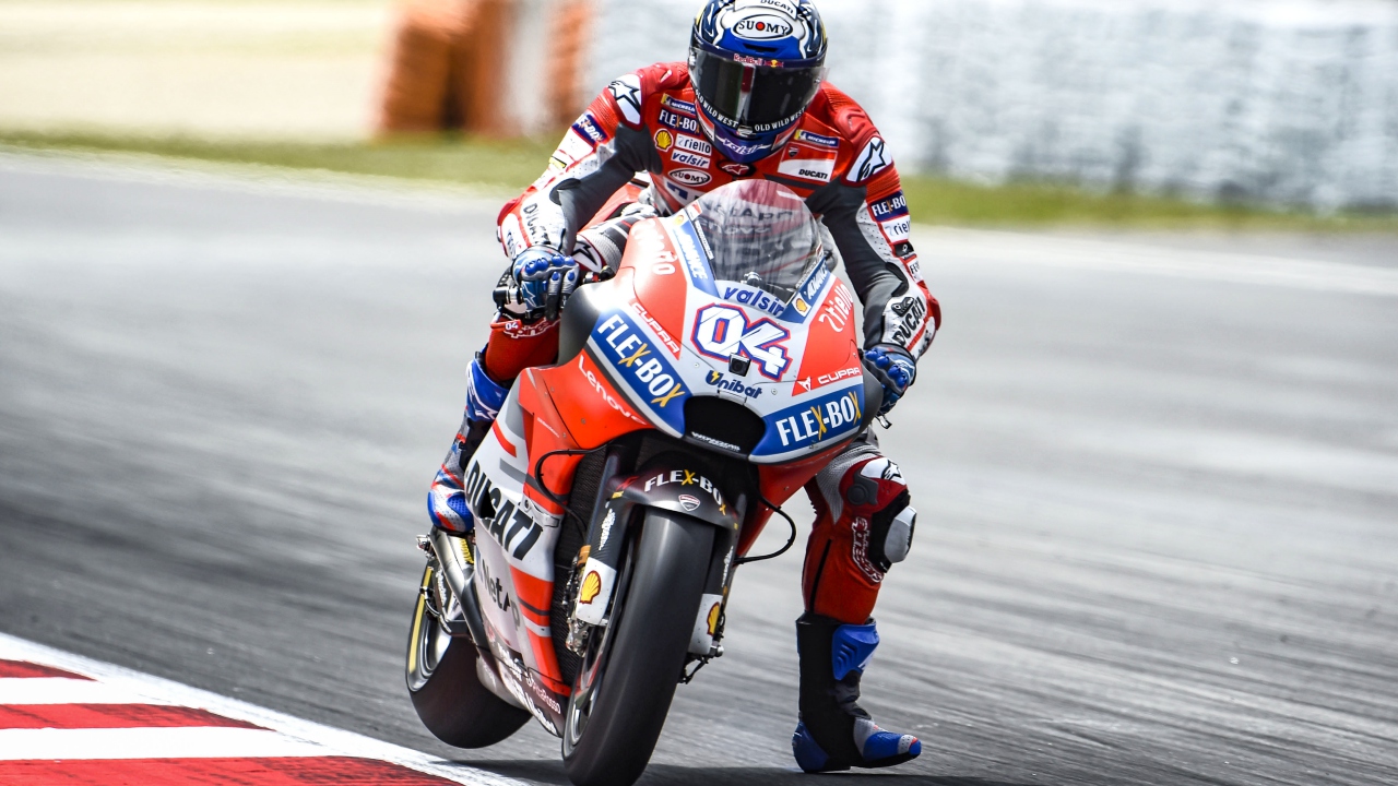 Jorge Lorenzo supera a Marc Márquez para hacer la pole de MotoGP en Catalunya 