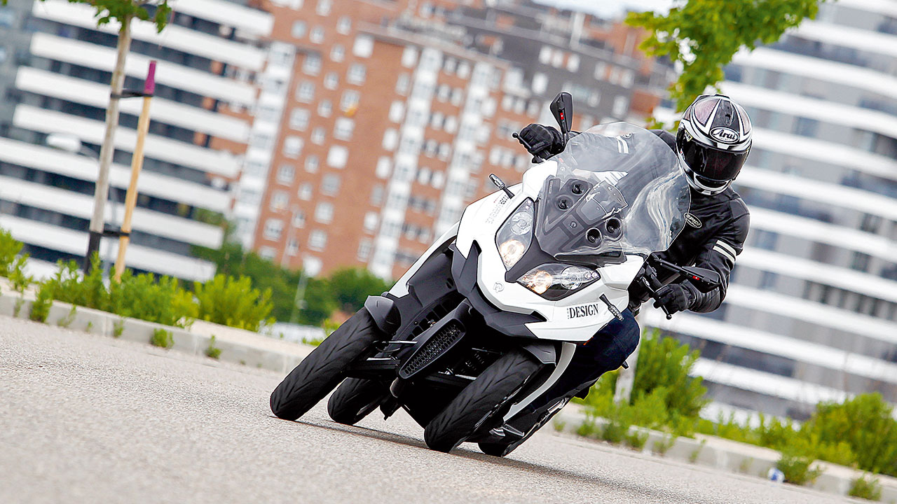 Una comparativa con 6 naked medias y el repaso al Gran Premio de Cataluña en el último número de Motociclismo