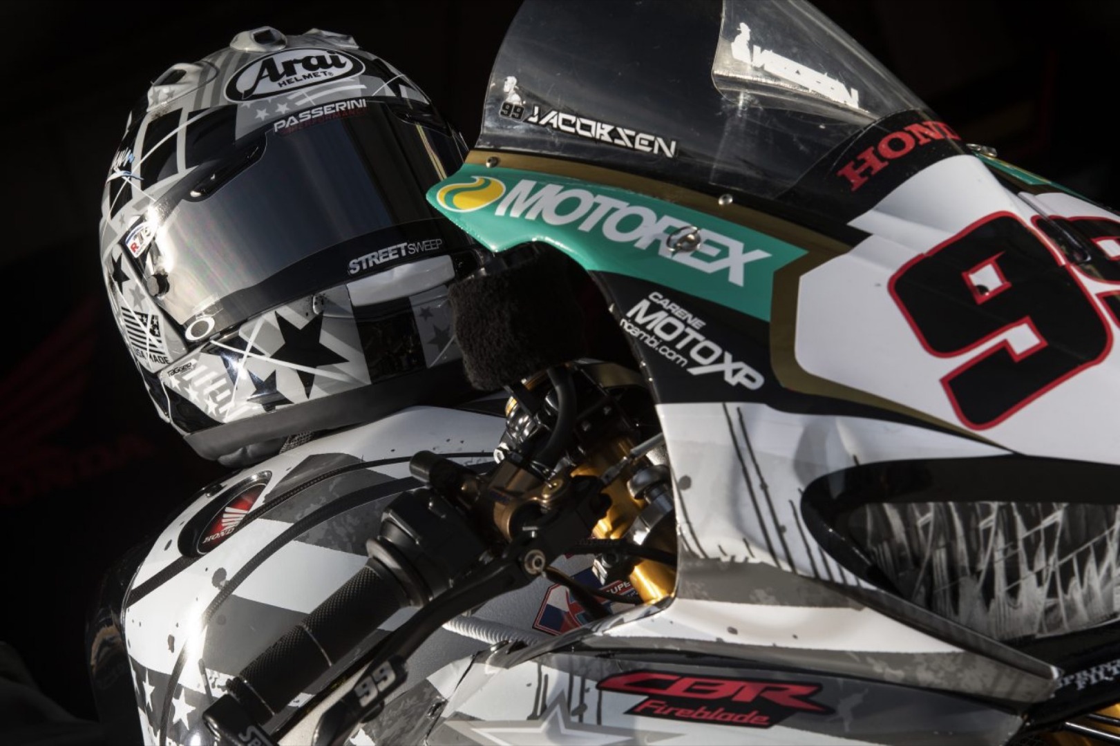 Espectacular decoración homenaje a Nicky Hayden de parte de PJ Jacobsen